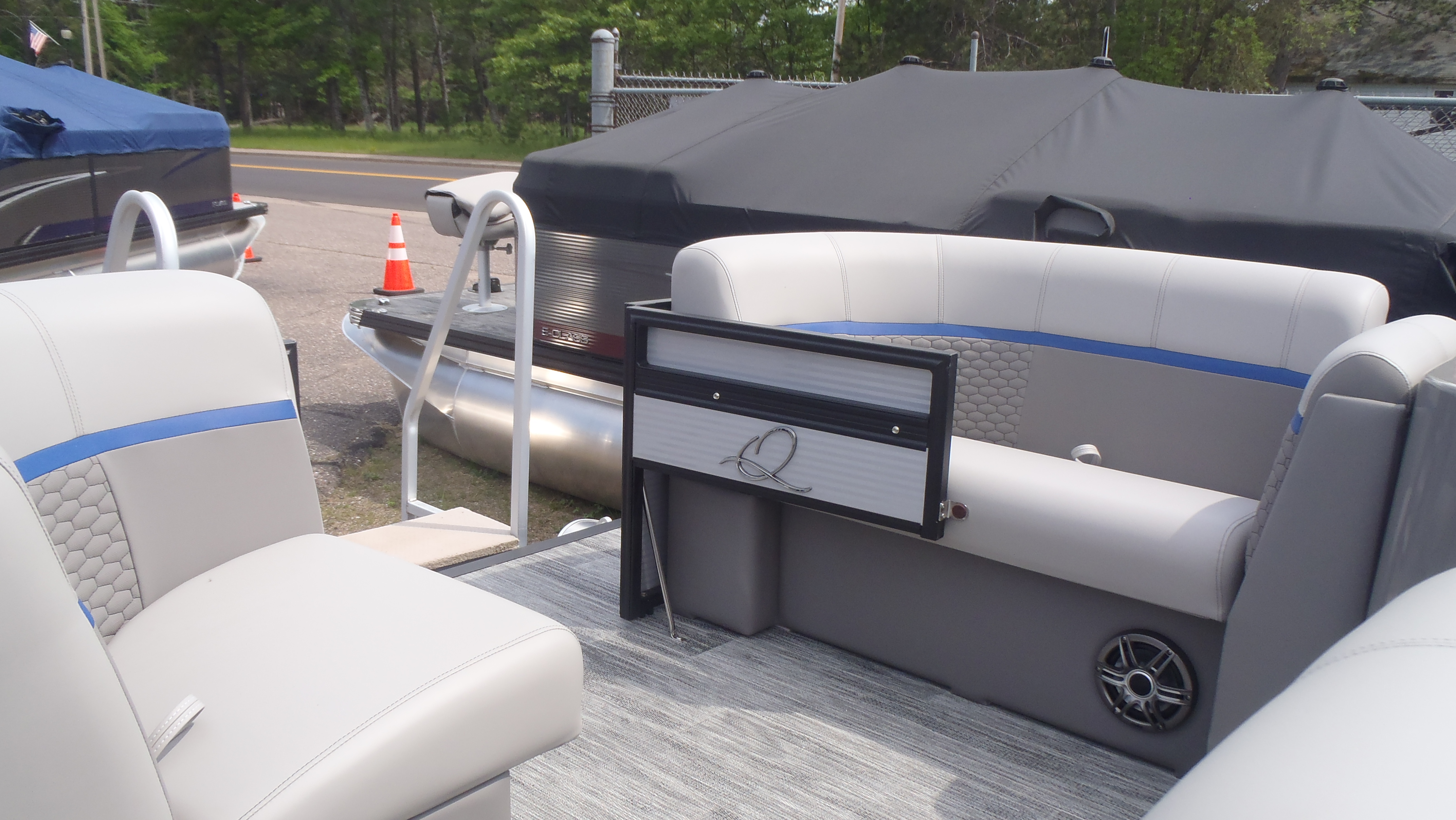 2023 Qwest Pontoons 816 E-Class XRE Cruise - Photo 7