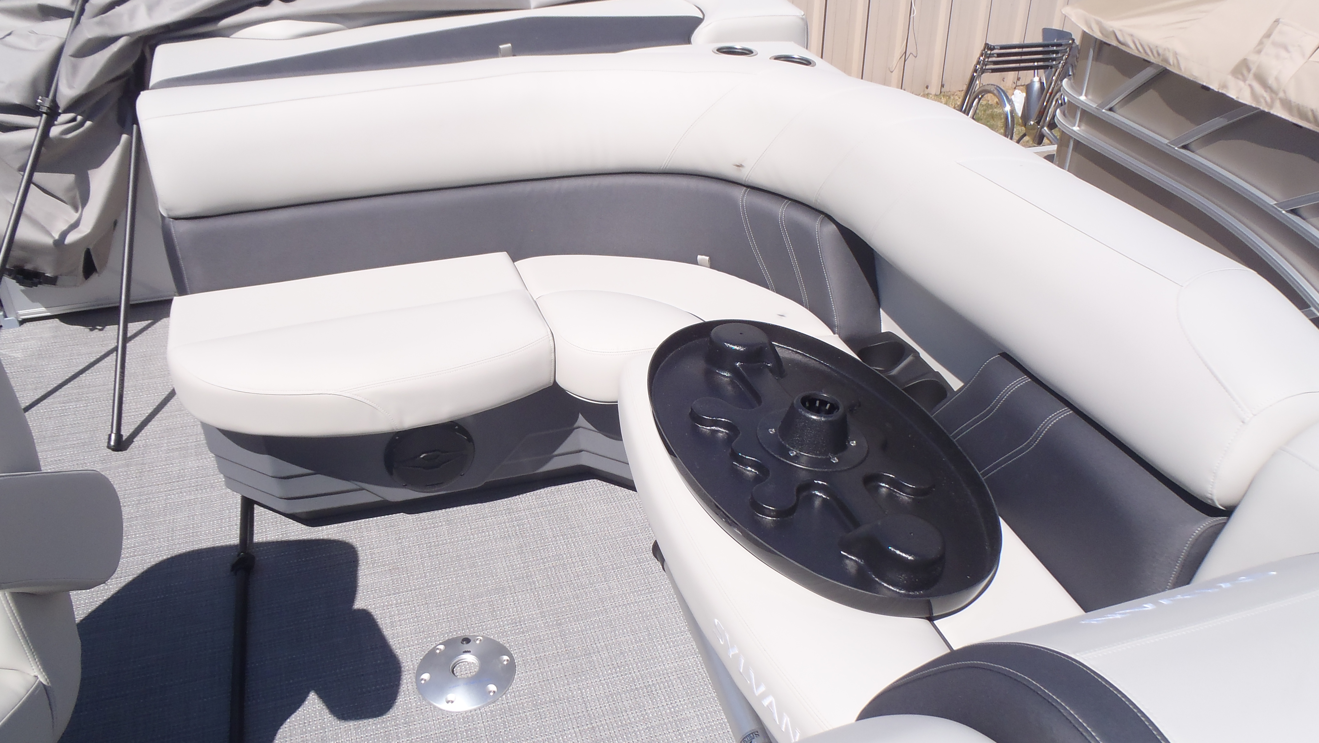 2025 Sylvan Mirage Cruise 820 - Photo 6