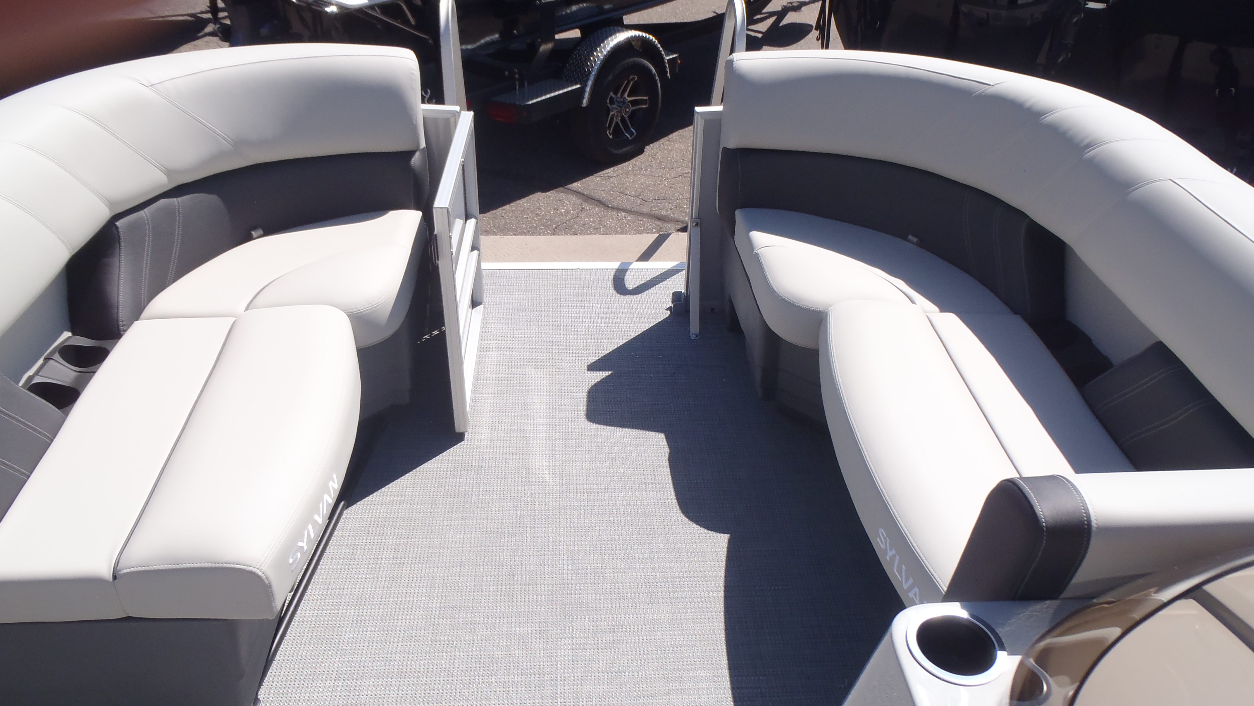 2025 Sylvan Mirage Cruise 820 - Photo 9