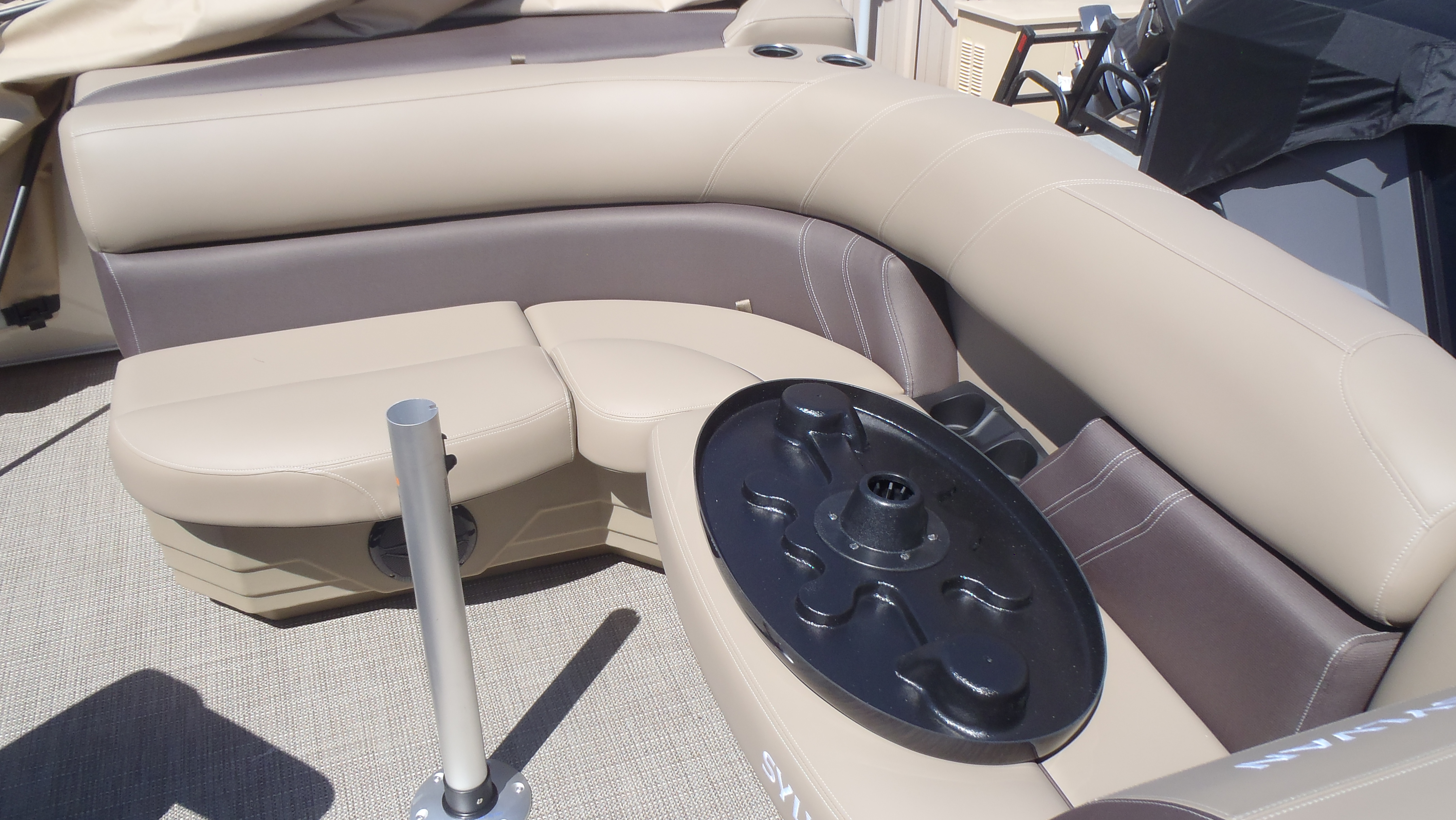2025 Sylvan Mirage Cruise 820 - Photo 7