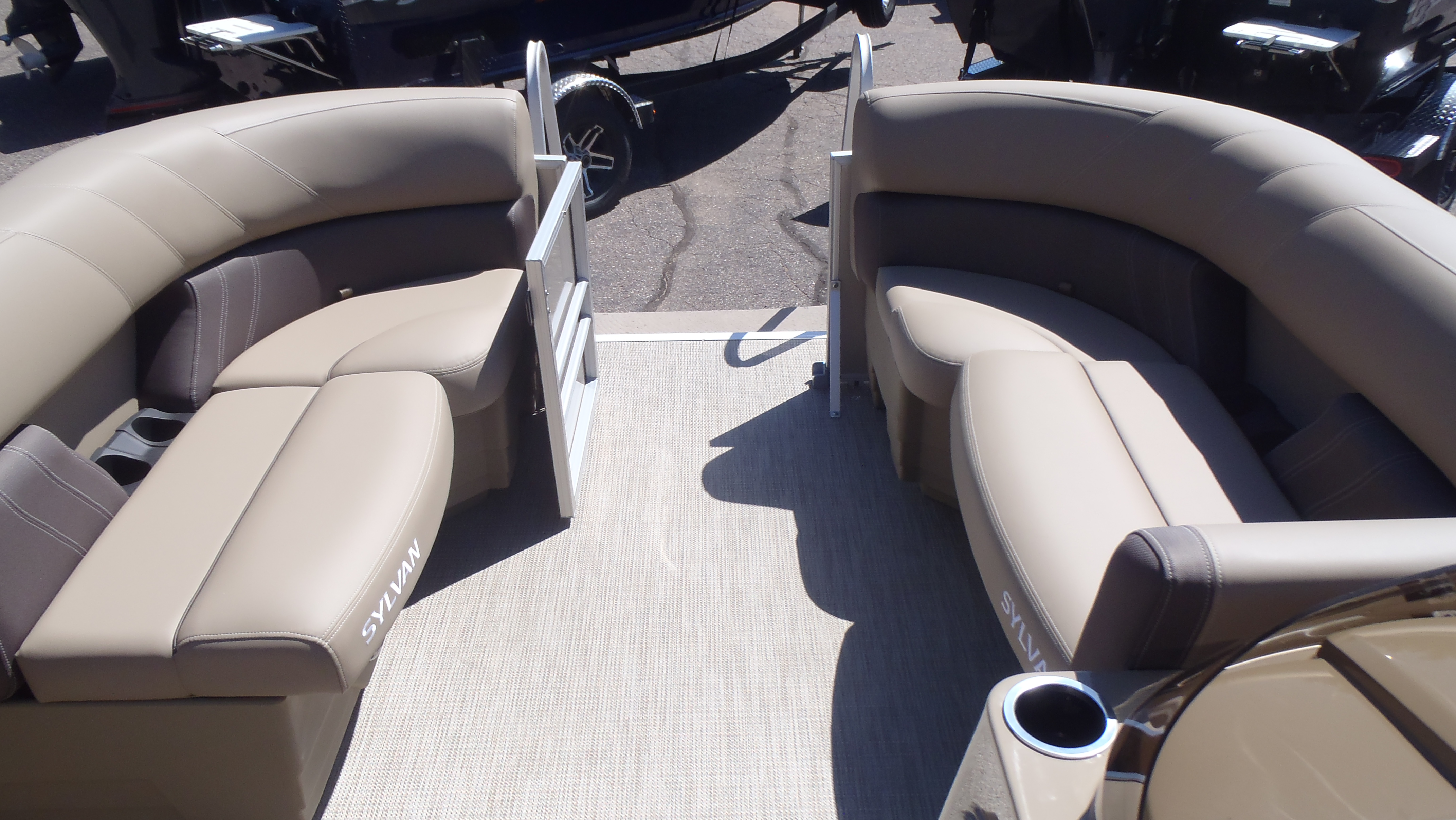 2025 Sylvan Mirage Cruise 820 - Photo 10
