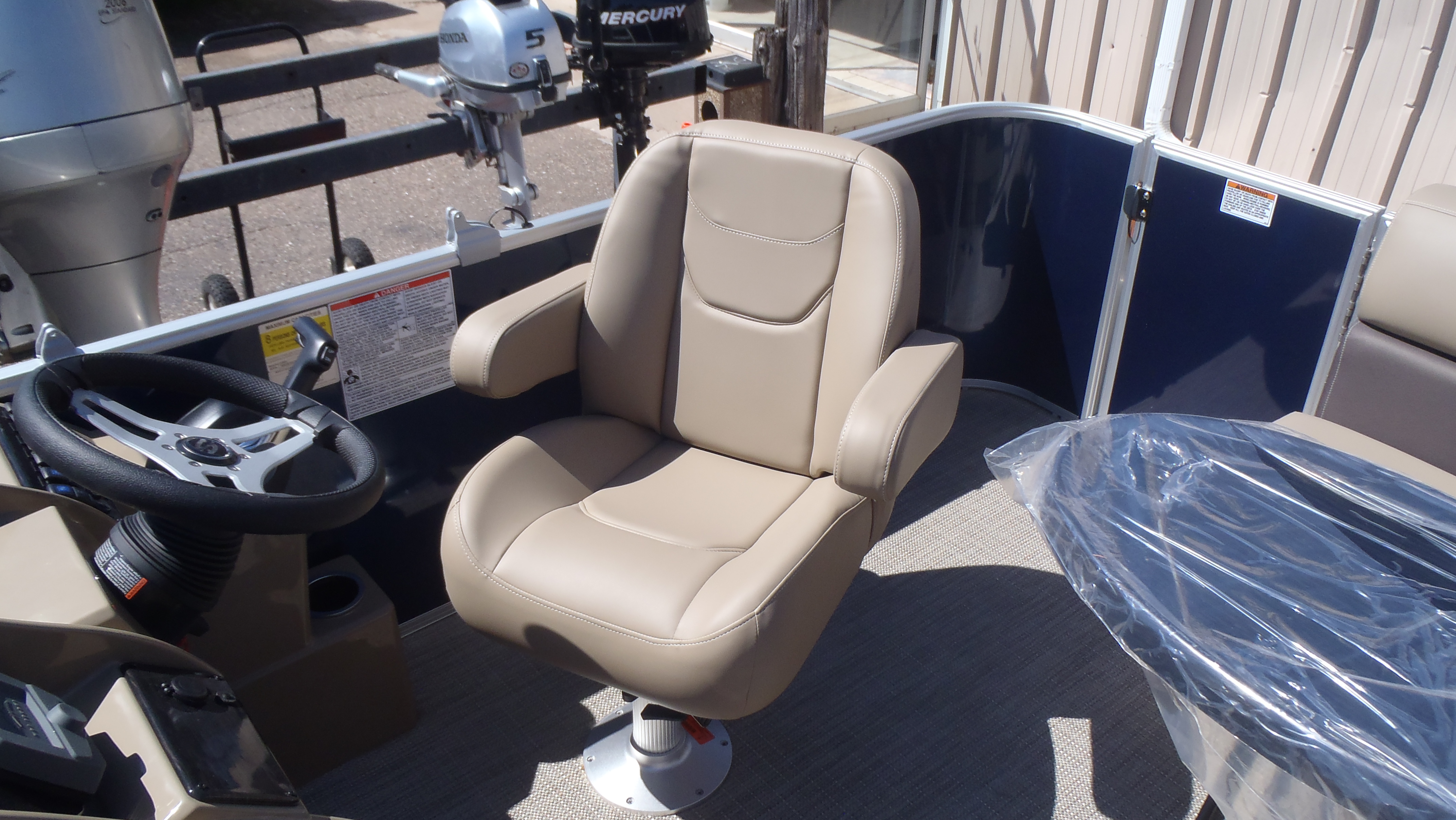 2025 Sylvan Mirage Cruise 818 - Photo 7