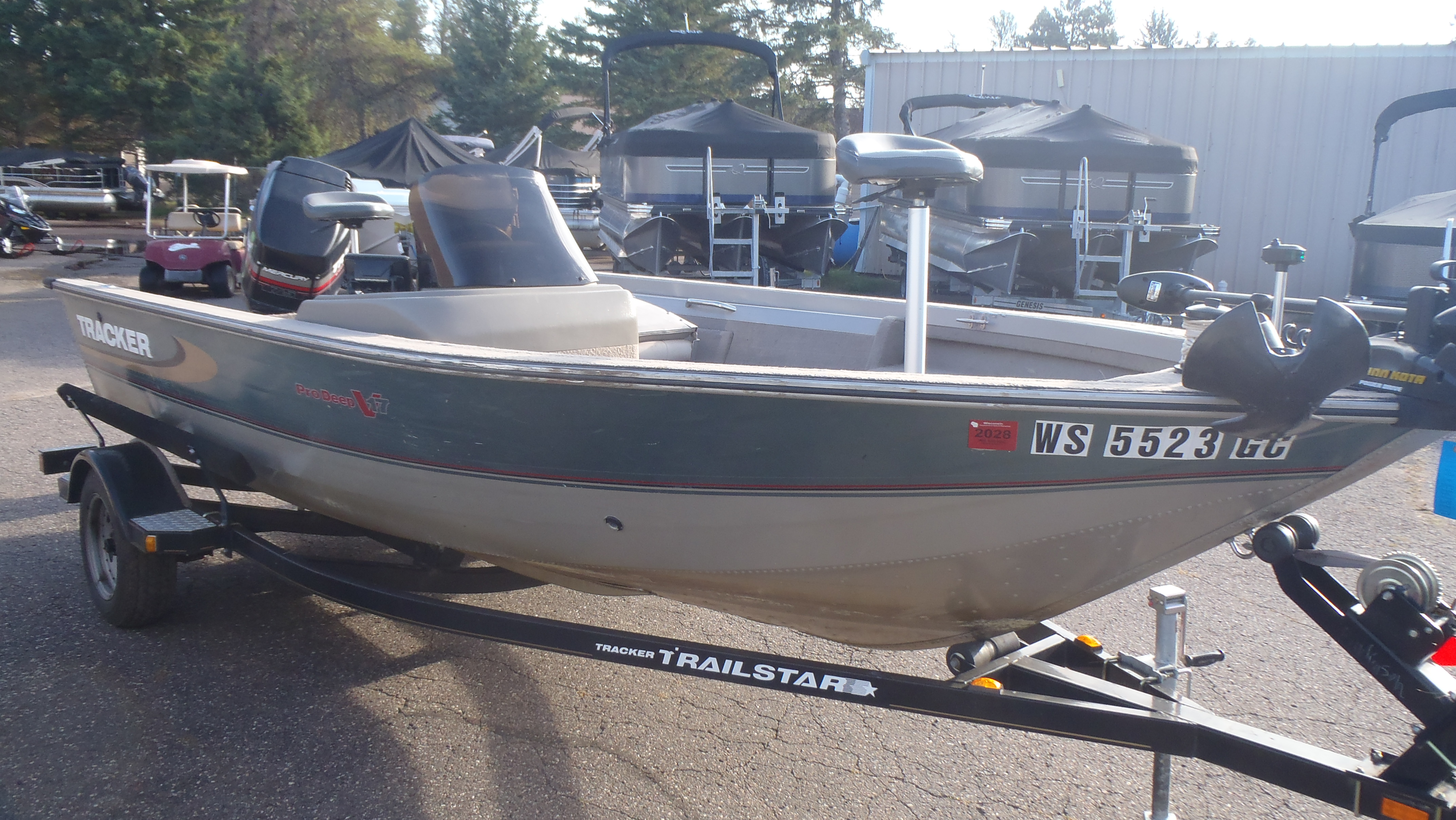 2001 Tracker Boats PRO DEEP V17