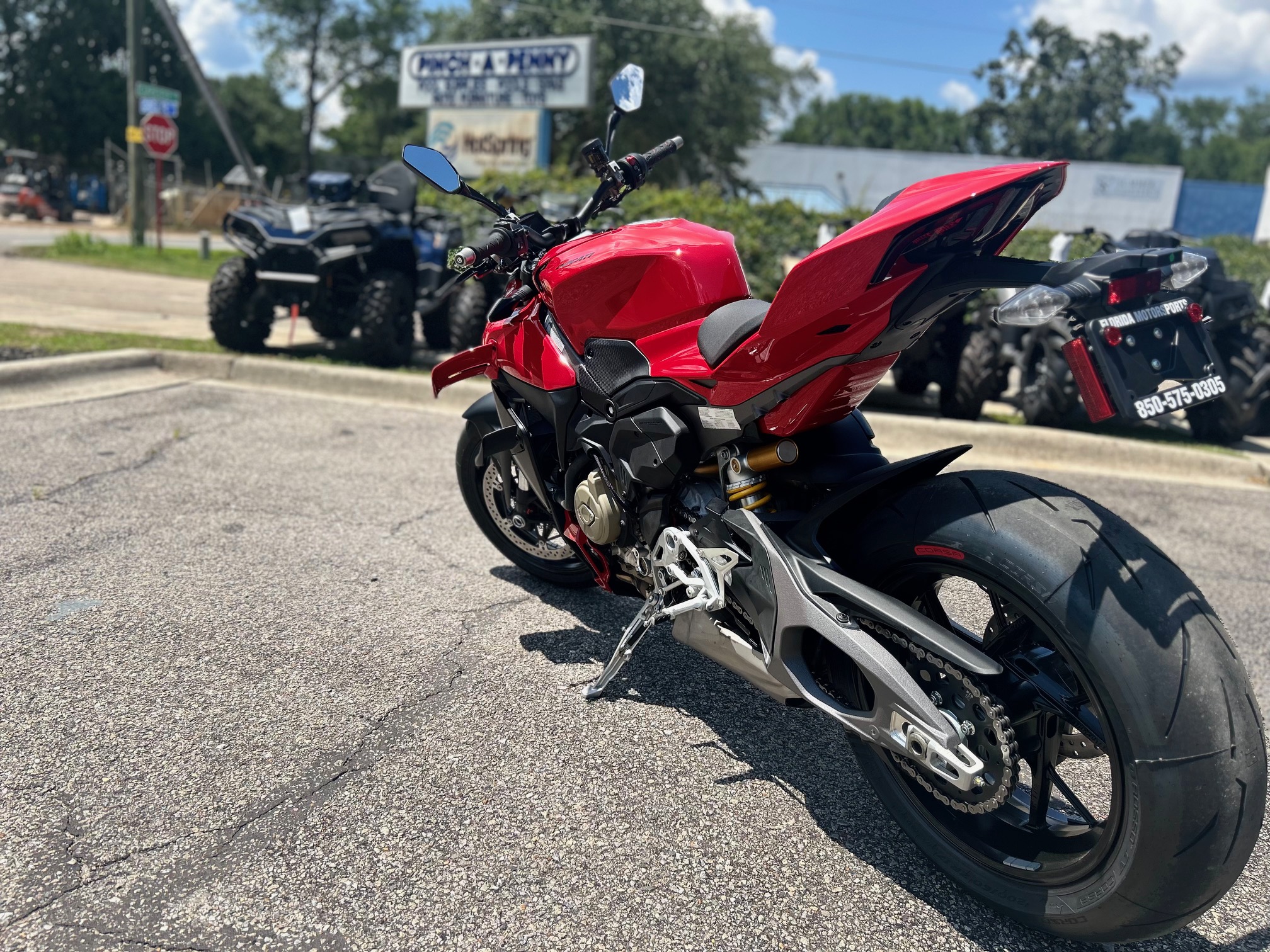 2025 Ducati Streetfighter V4 - Photo 3