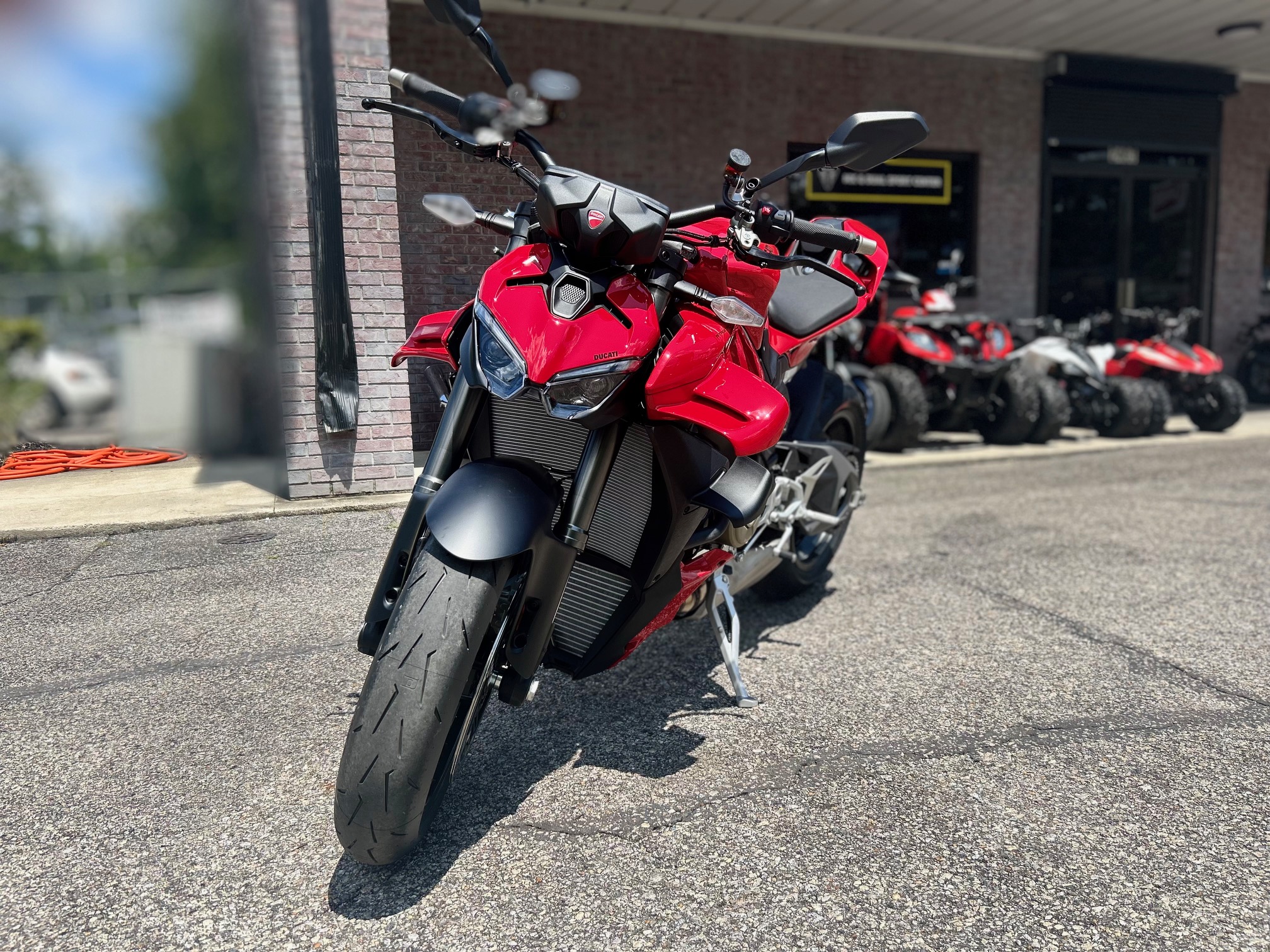2025 Ducati Streetfighter V4 - Photo 7