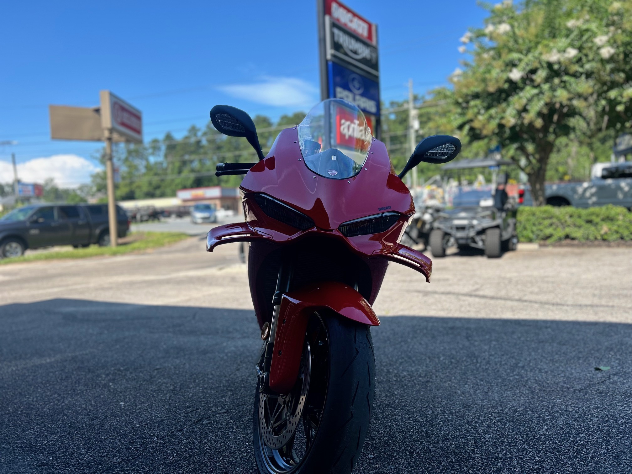 2025 Ducati Panigale V4 - Photo 2