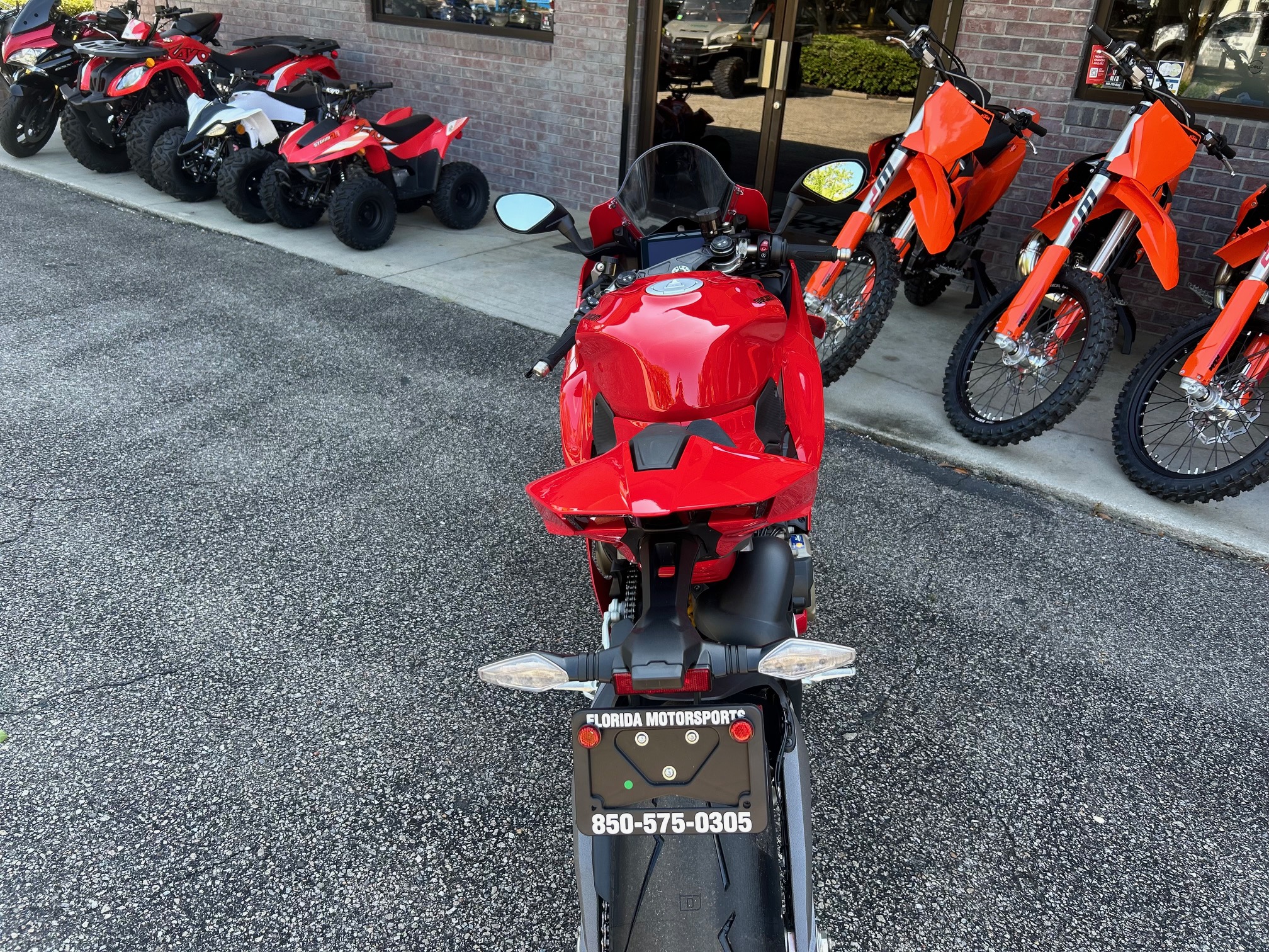 2025 Ducati Panigale V4 - Photo 5