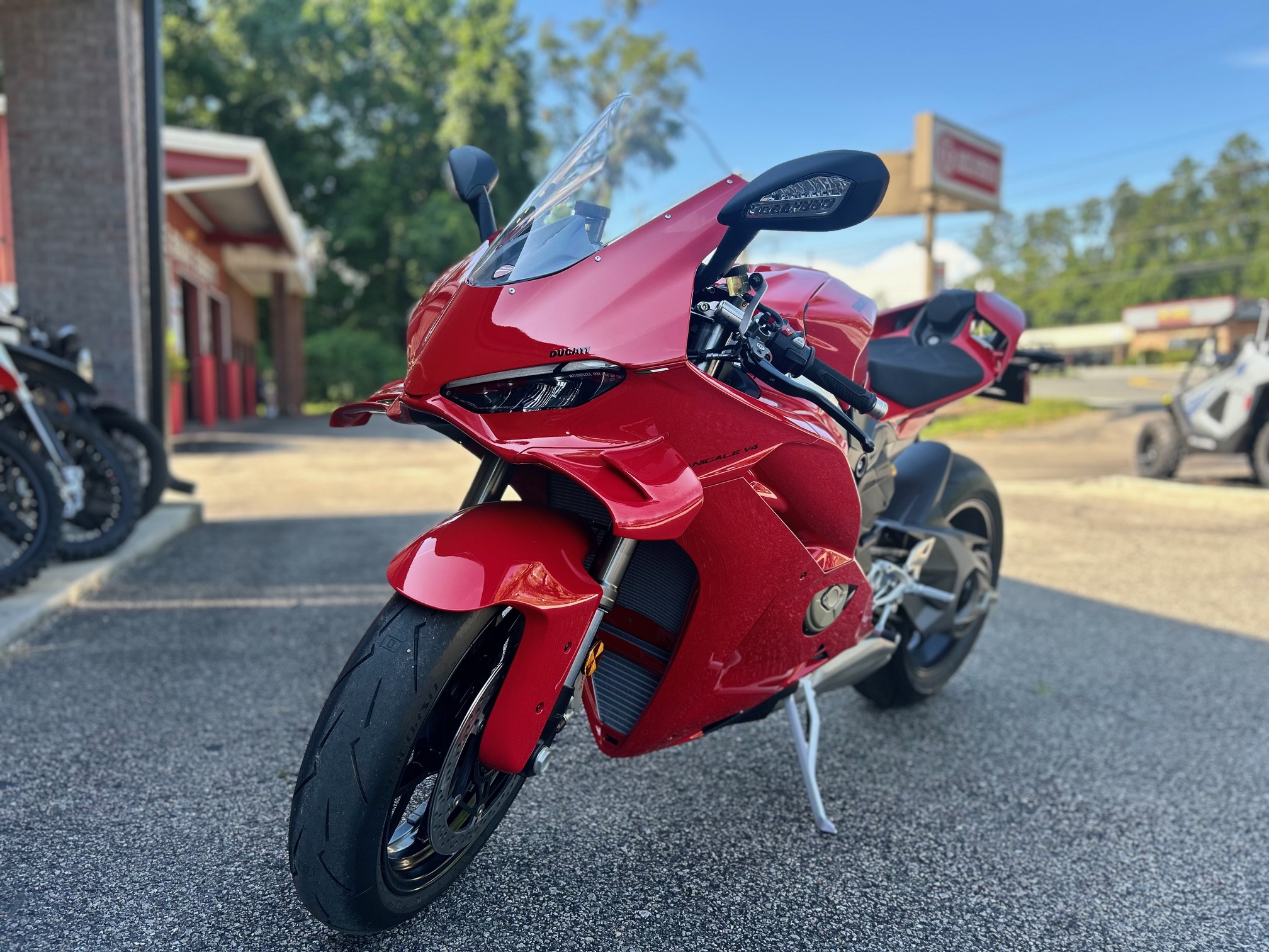 2025 Ducati Panigale V4 - Photo 8