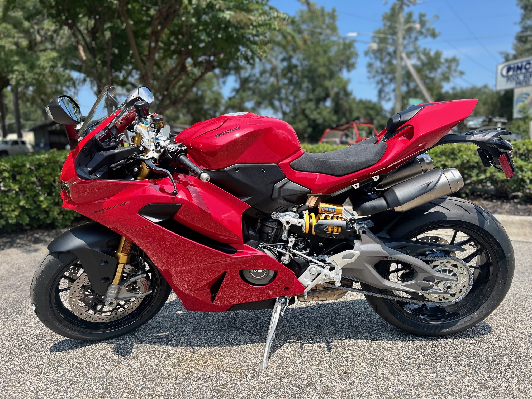 2025 Ducati Panigale V2 S - Photo 2