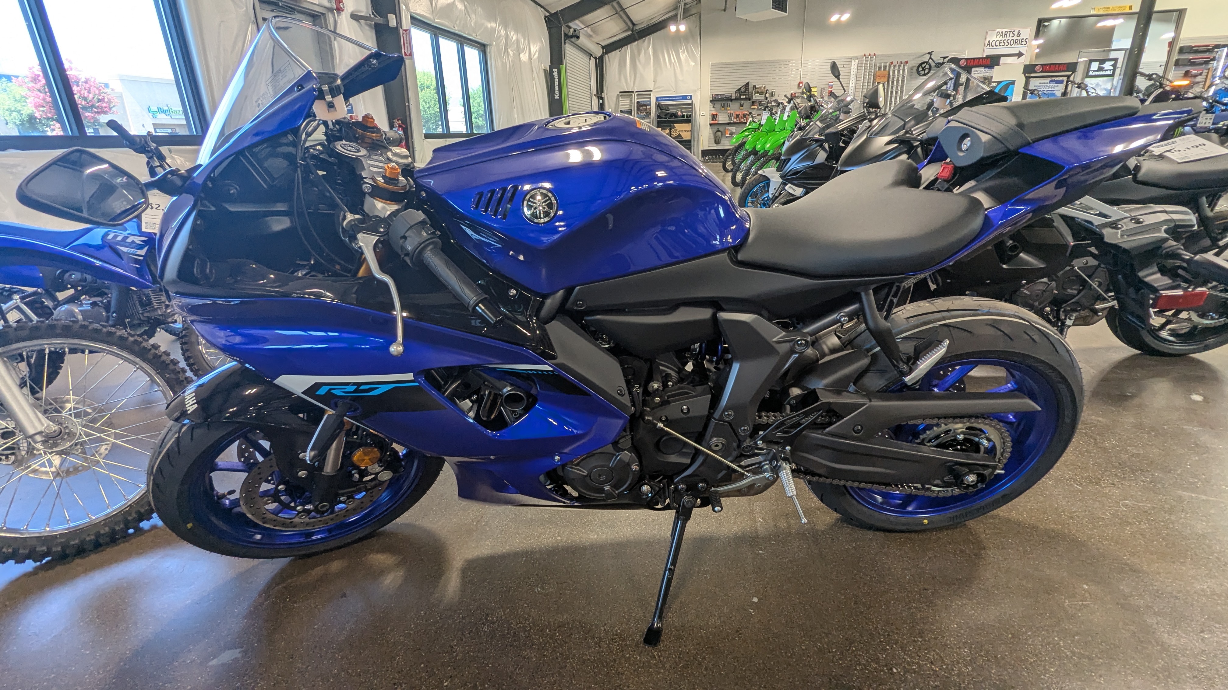 2025 Yamaha YZF-R7 - Photo 2