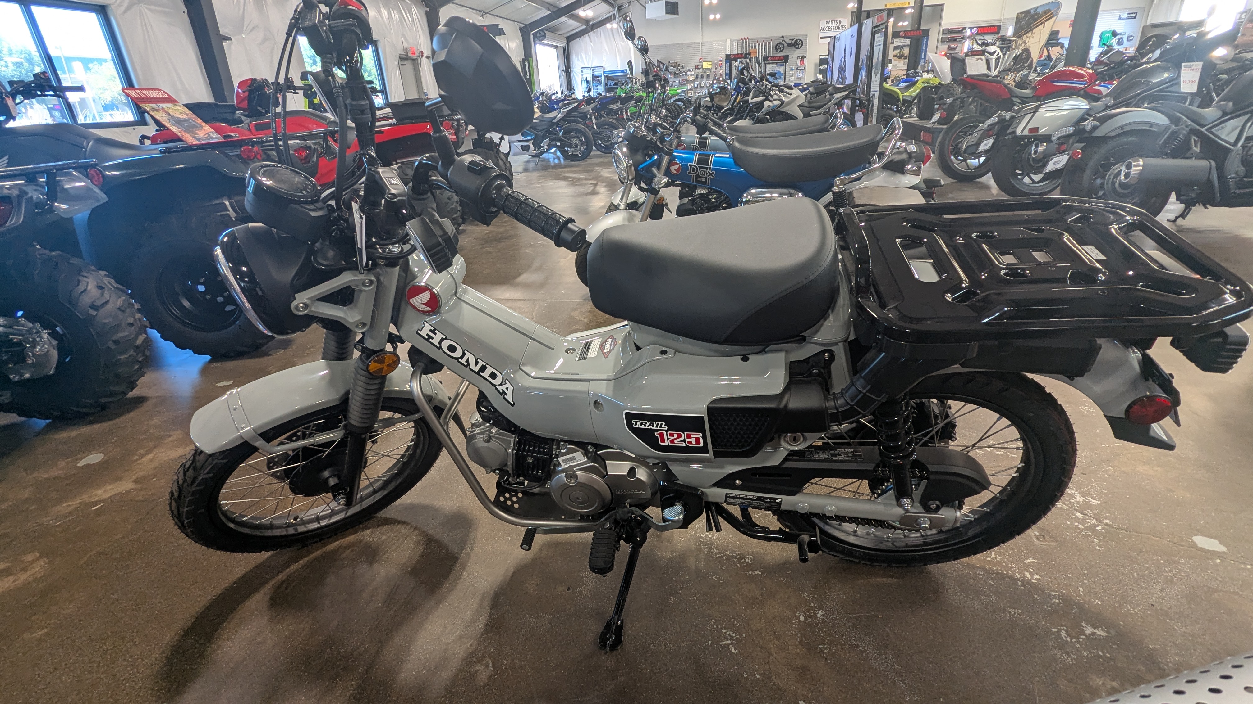 2025 Honda TRAIL 125 - Photo 2
