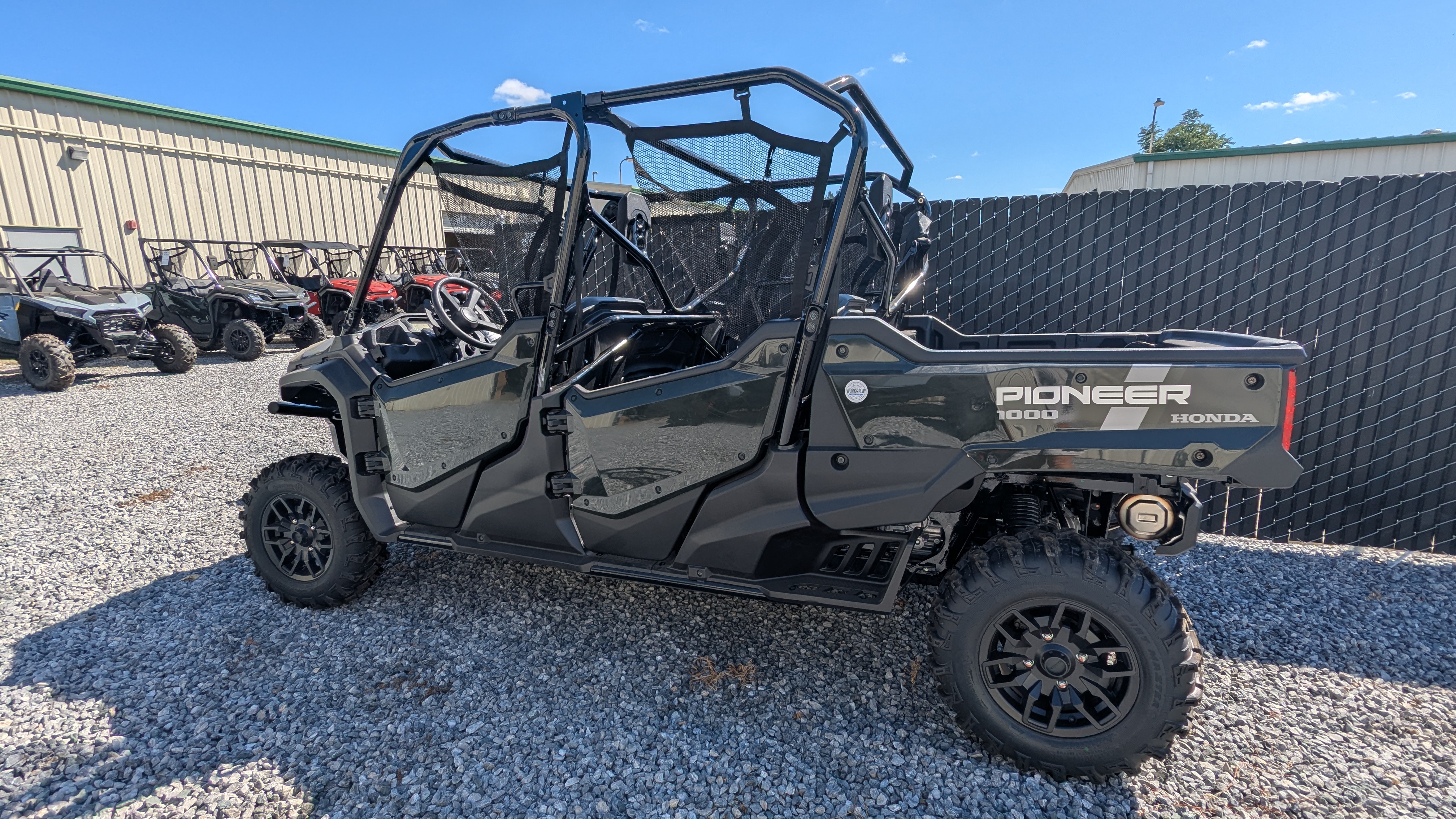 2025 Honda PIONEER 1000-6 DELUXE - Photo 2