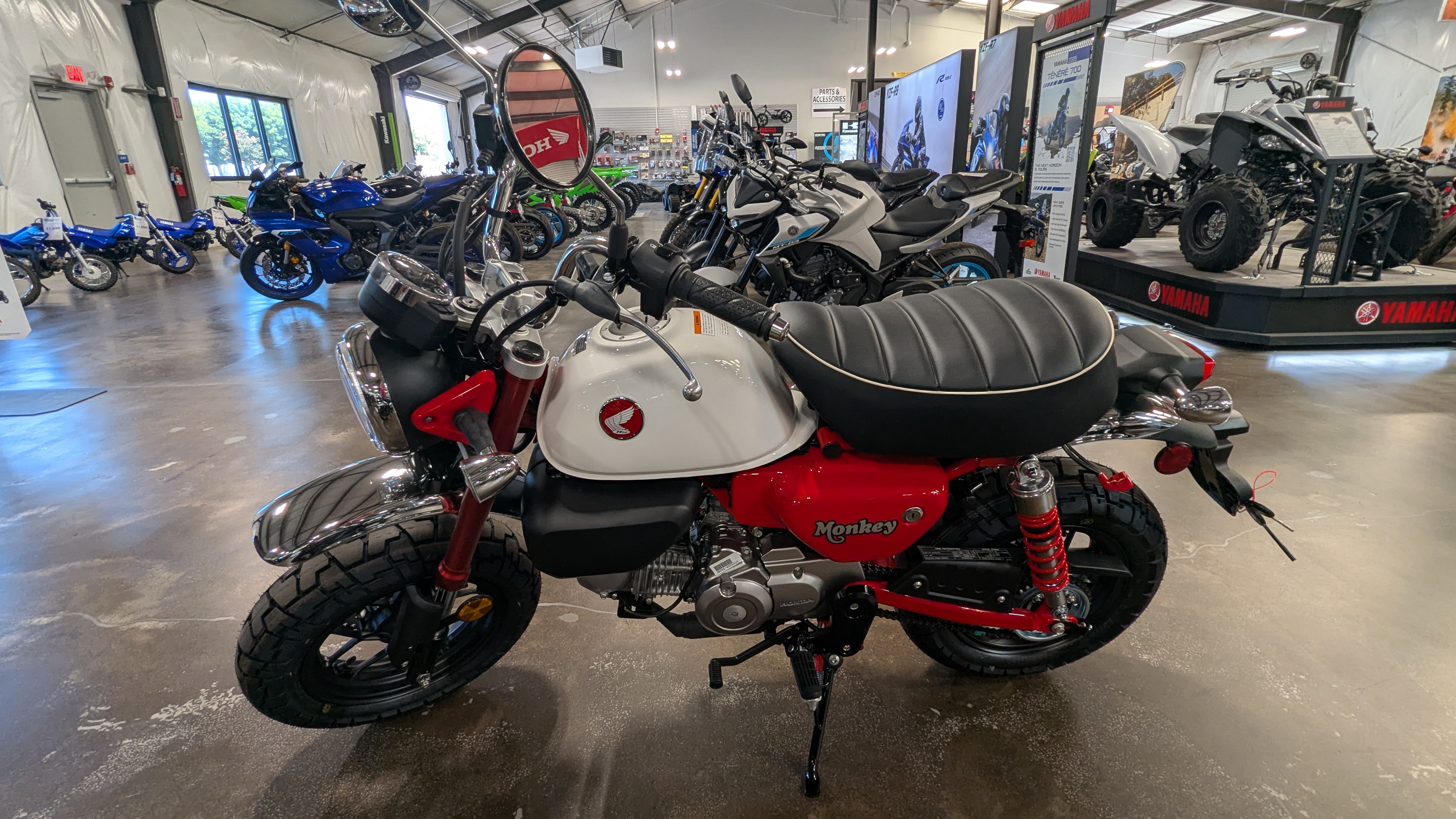 2025 Honda MONKEY ABS - Photo 2