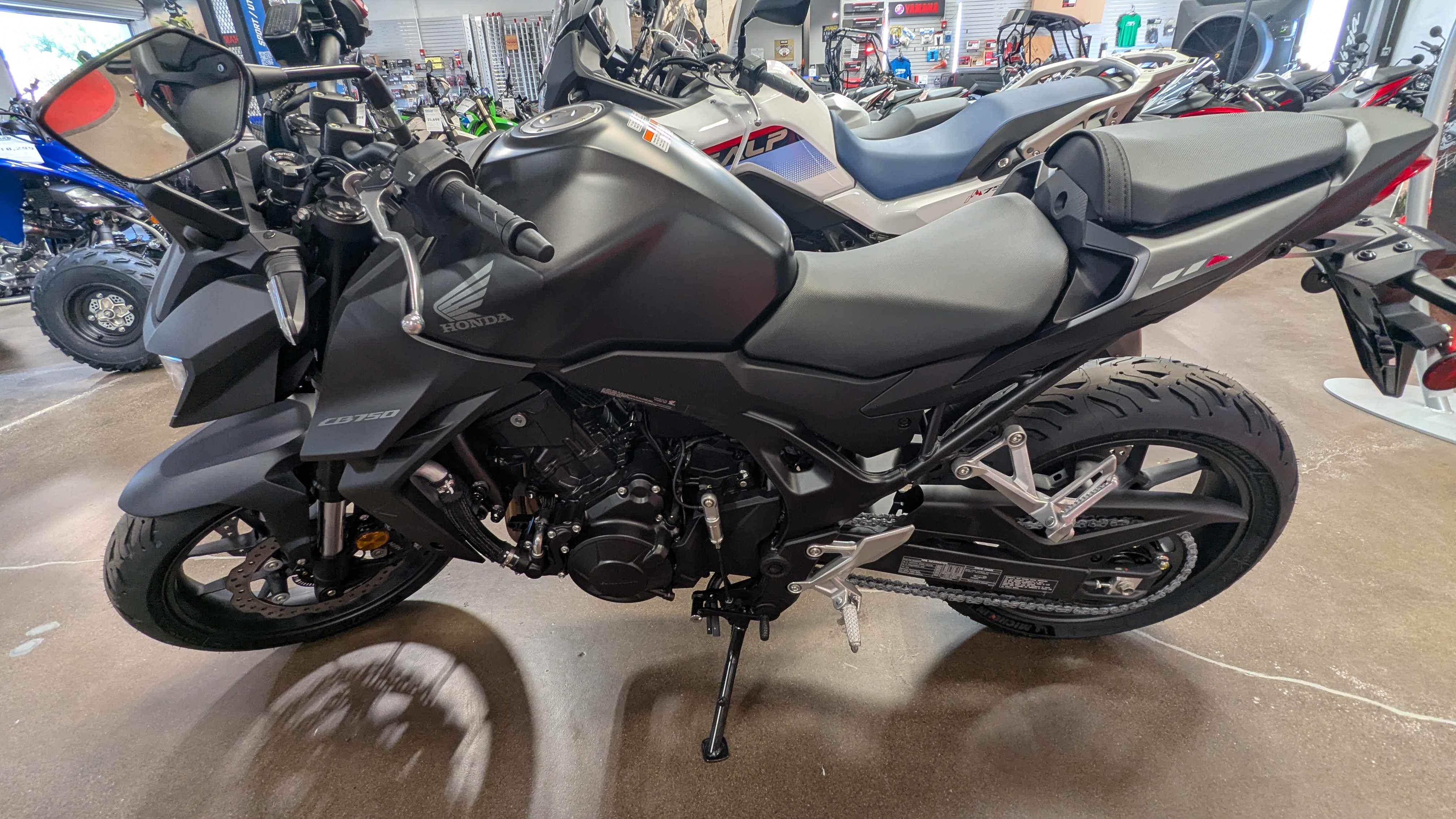 2025 Honda CB750 HORNET - Photo 2