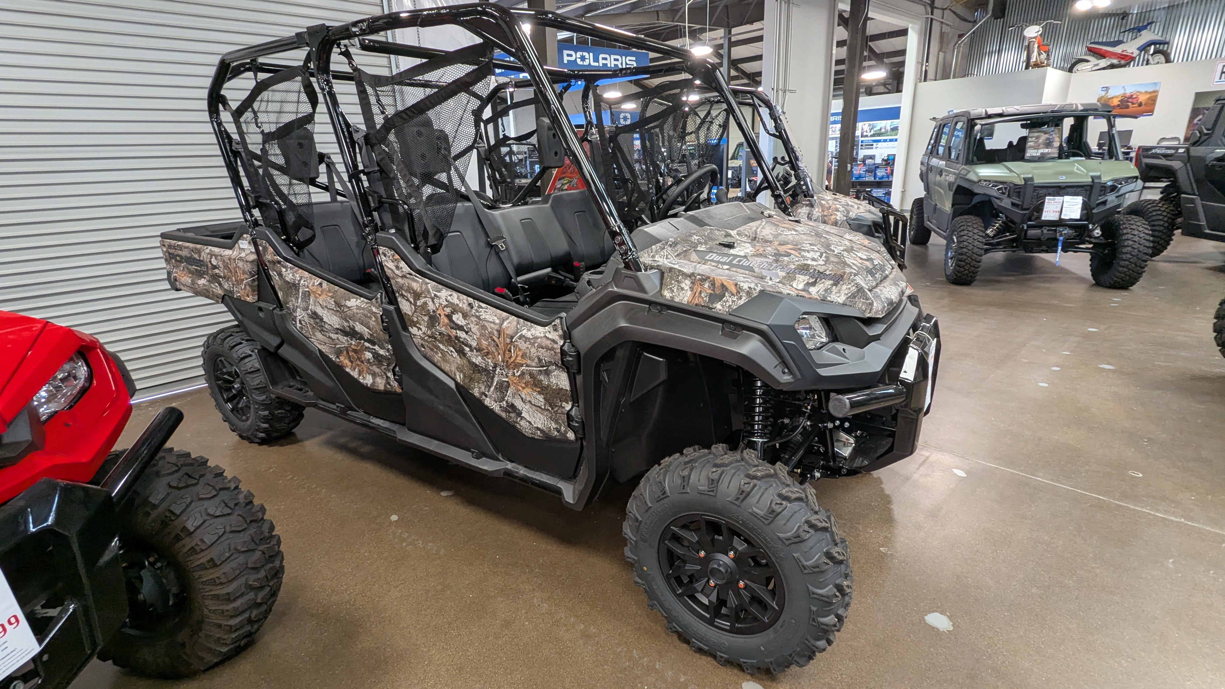 2025 Honda PIONEER 1000-6 DELUXE - Photo 2
