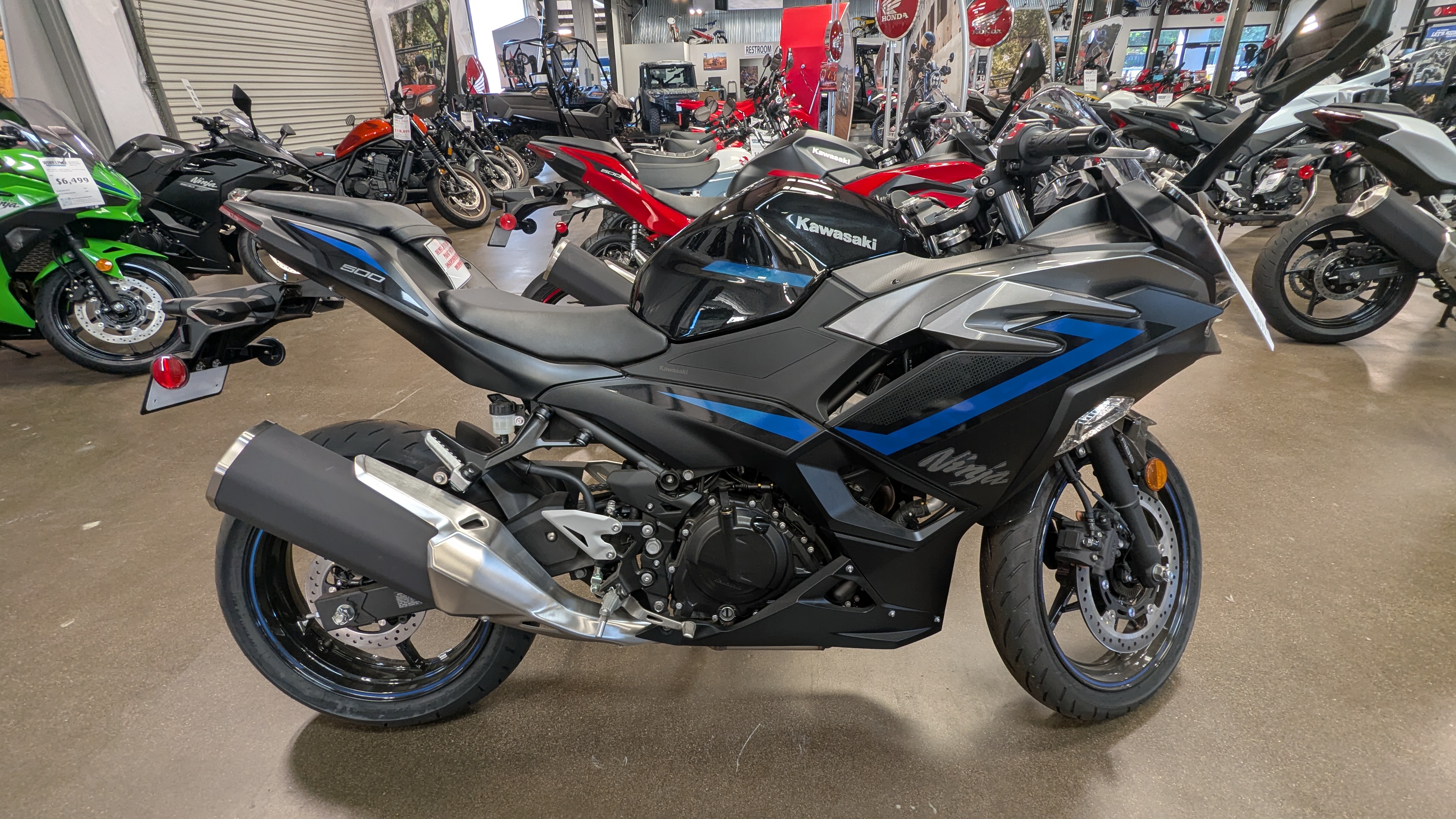 2025 Kawasaki NINJA 500 ABS - Photo 2