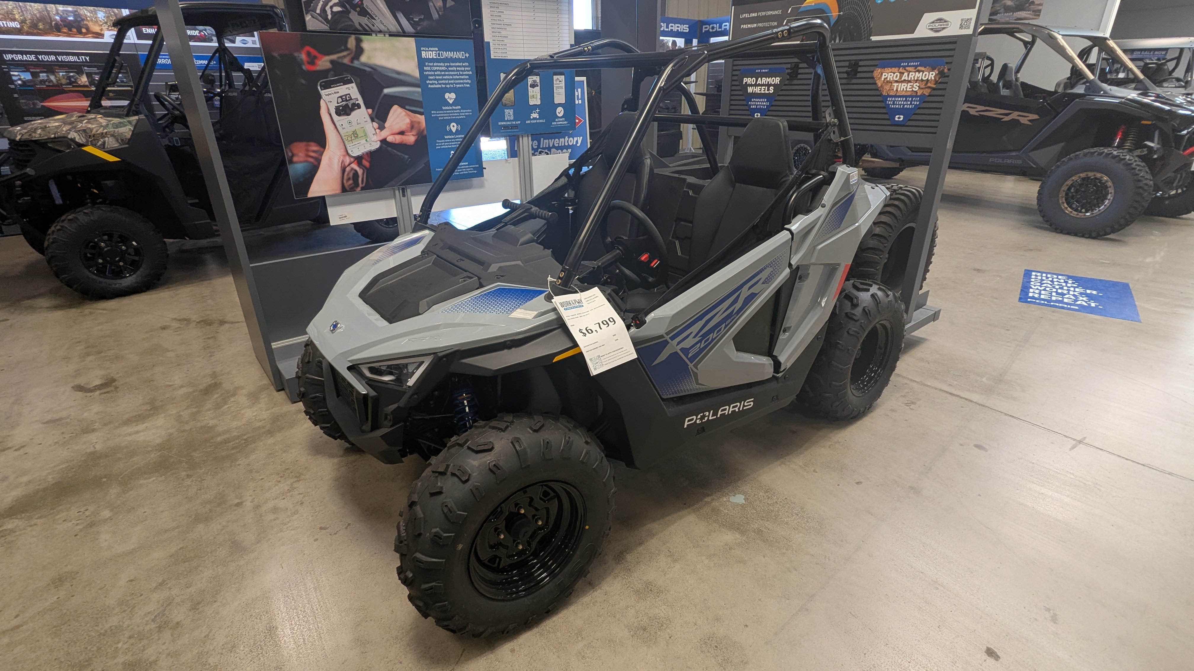 2025 Polaris RZR 200 EFI