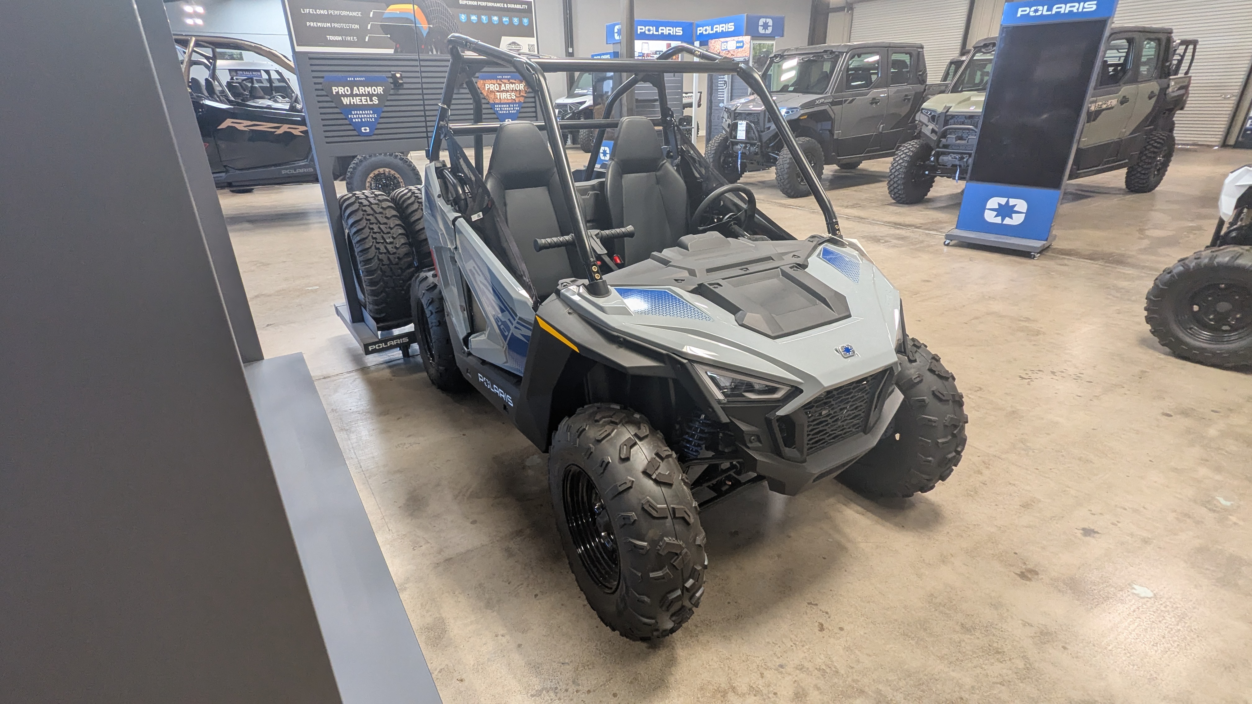 2025 Polaris RZR 200 EFI - Photo 2