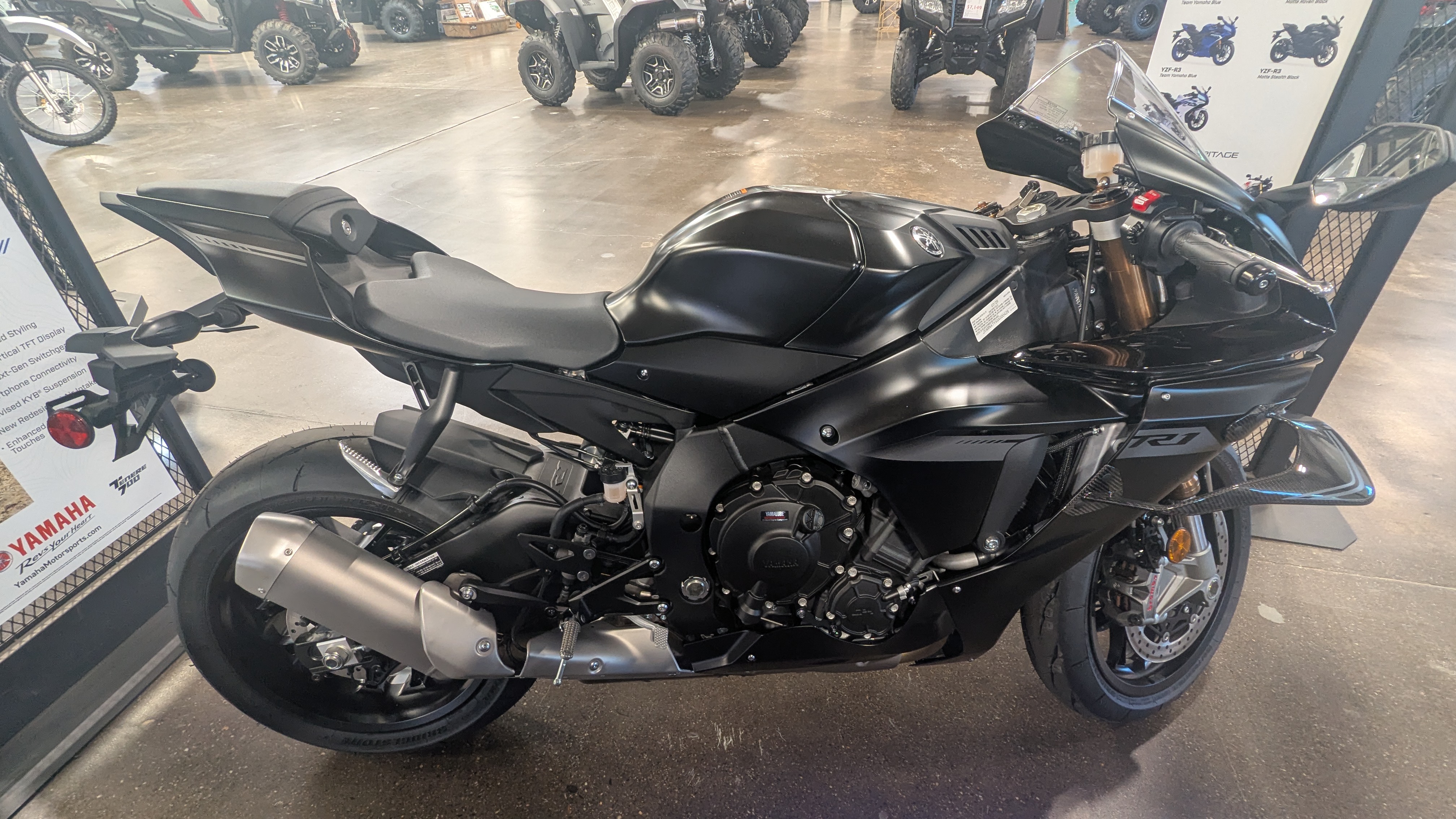 2025 Yamaha YZF-R1