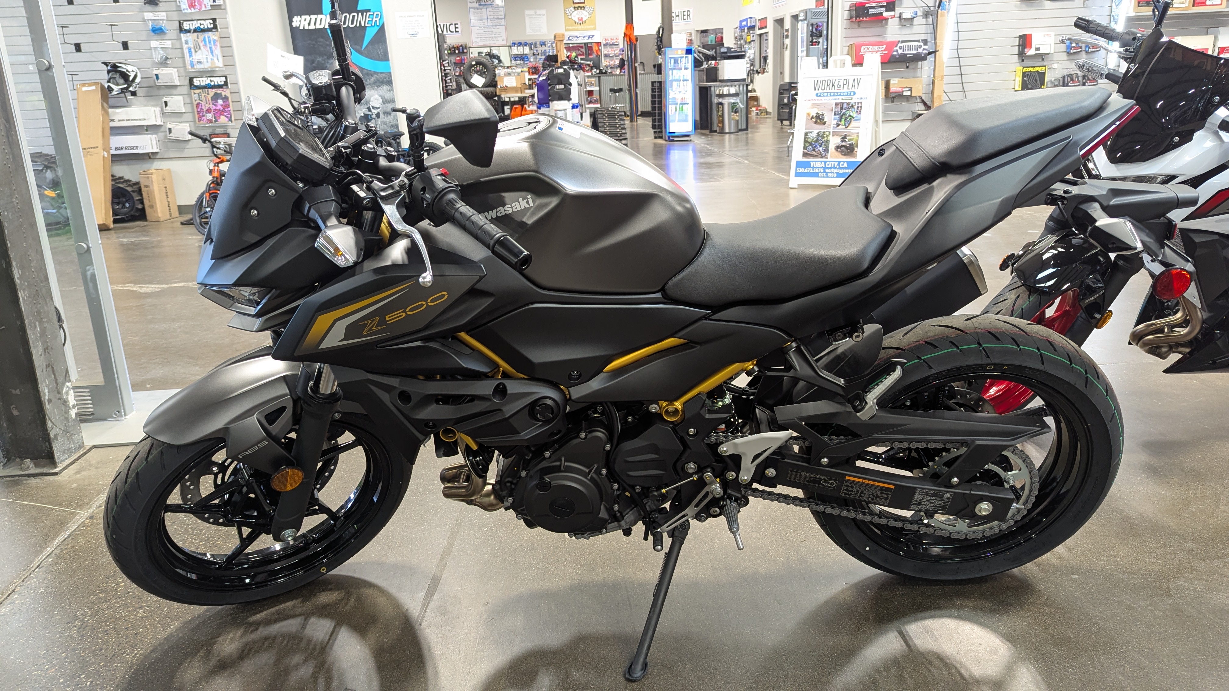 2026 Kawasaki Z500 ABS - Photo 2