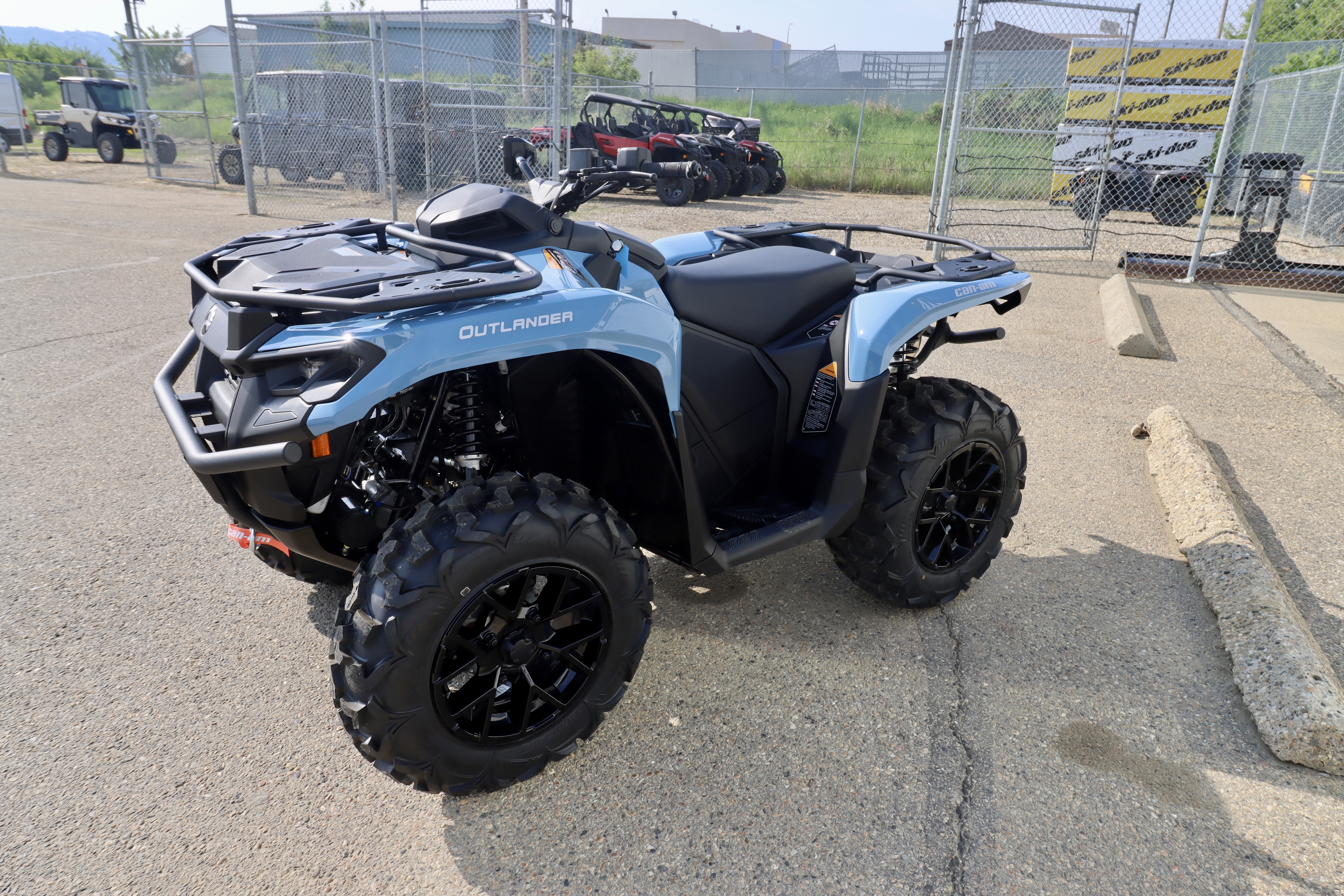 2025 Can-Am Outlander XT 700 - Photo 7