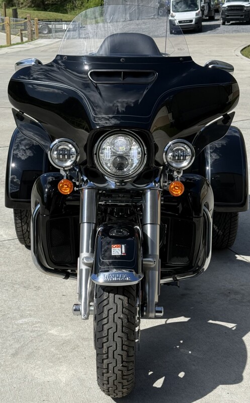 2024 Harley-Davidson® FLHTCUTG TRIKE TRI GLIDE ULTRA - Photo 3