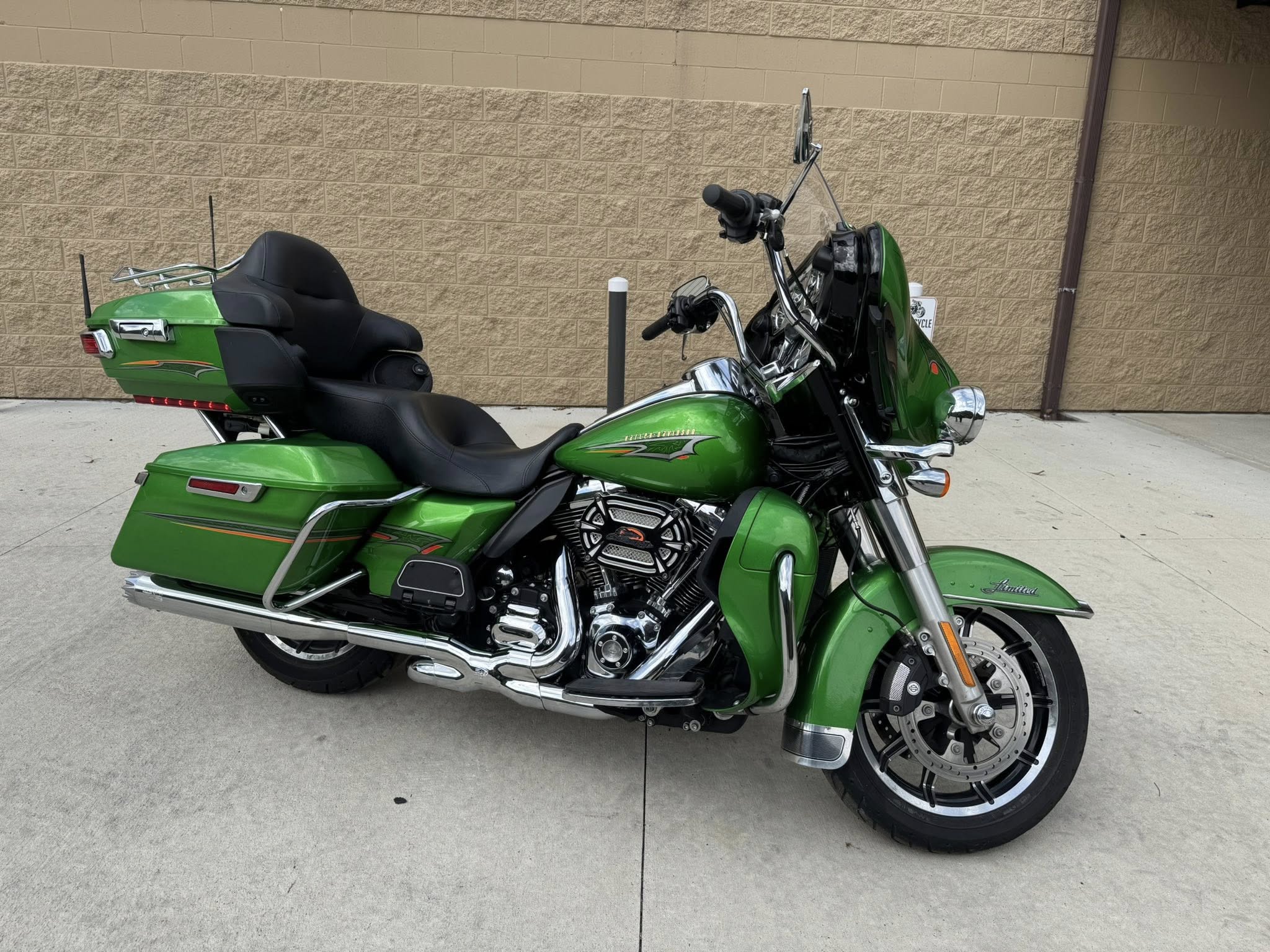2015 Harley-Davidson® FLHTK ULTRA LIMITED - Photo 6