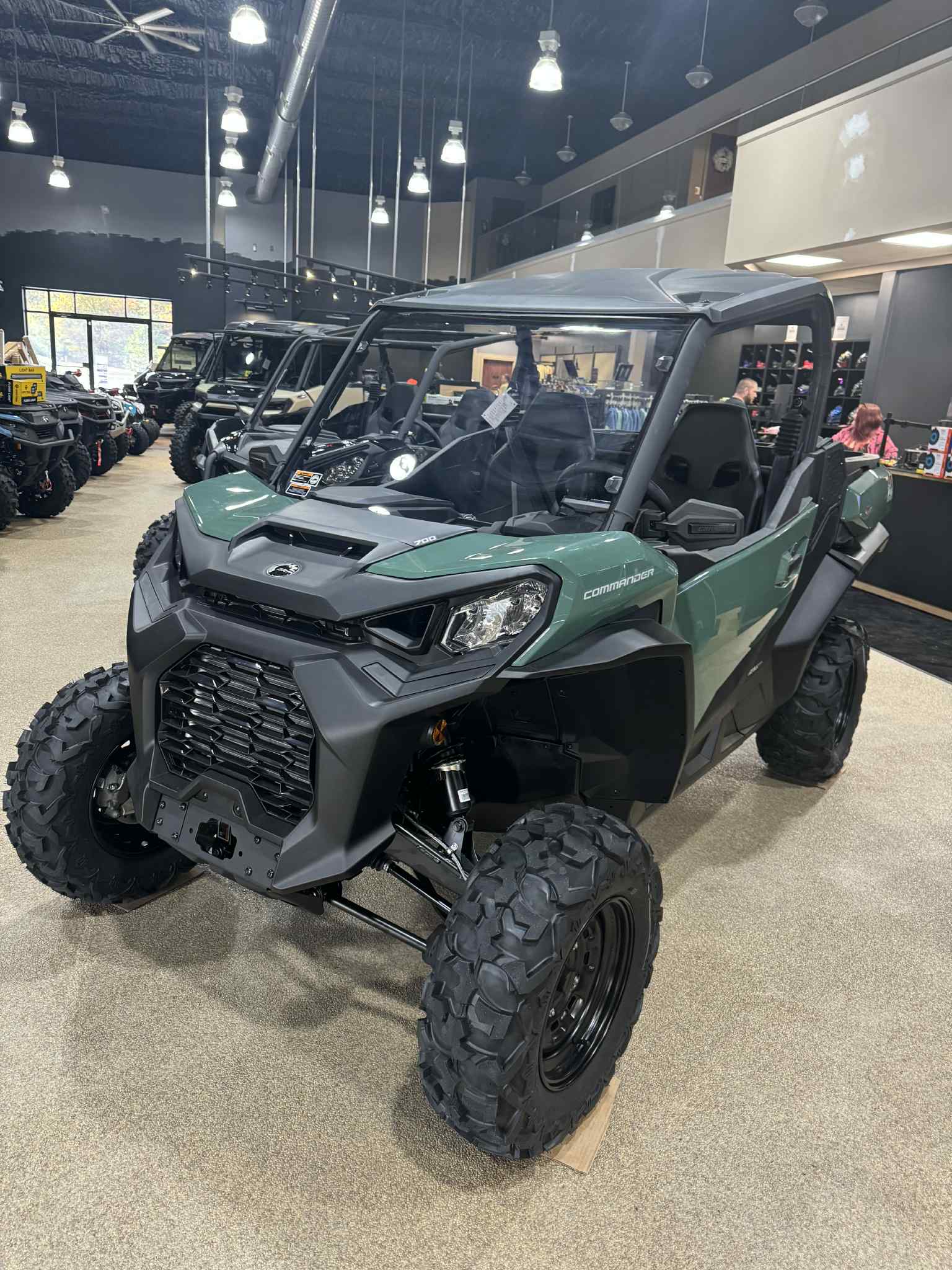 2026 Can-Am COMMANDER DPS 700 w/ACCESSORIES - Photo 2
