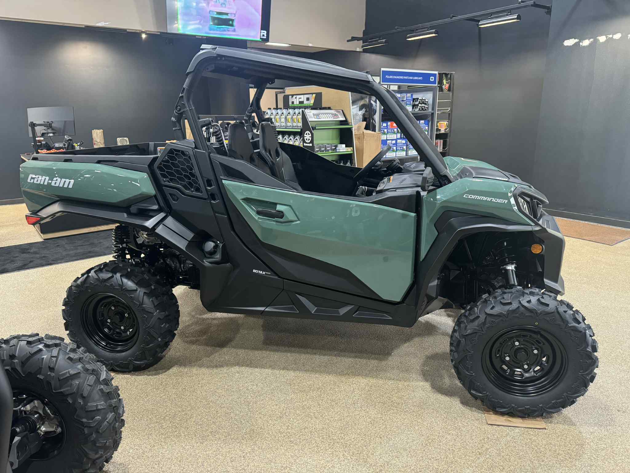 2026 Can-Am COMMANDER DPS 700 w/ACCESSORIES