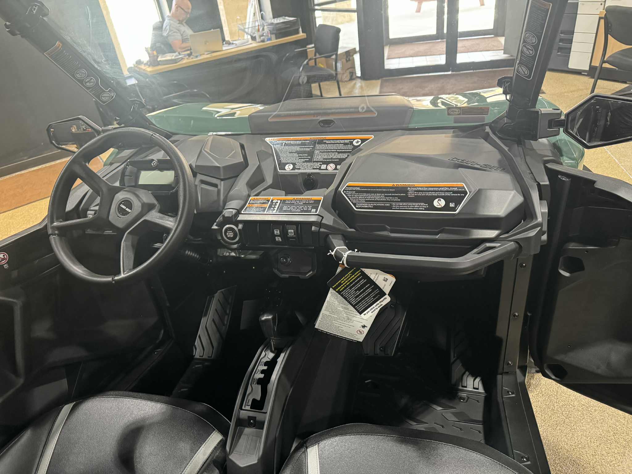 2026 Can-Am COMMANDER DPS 700 w/ACCESSORIES - Photo 5