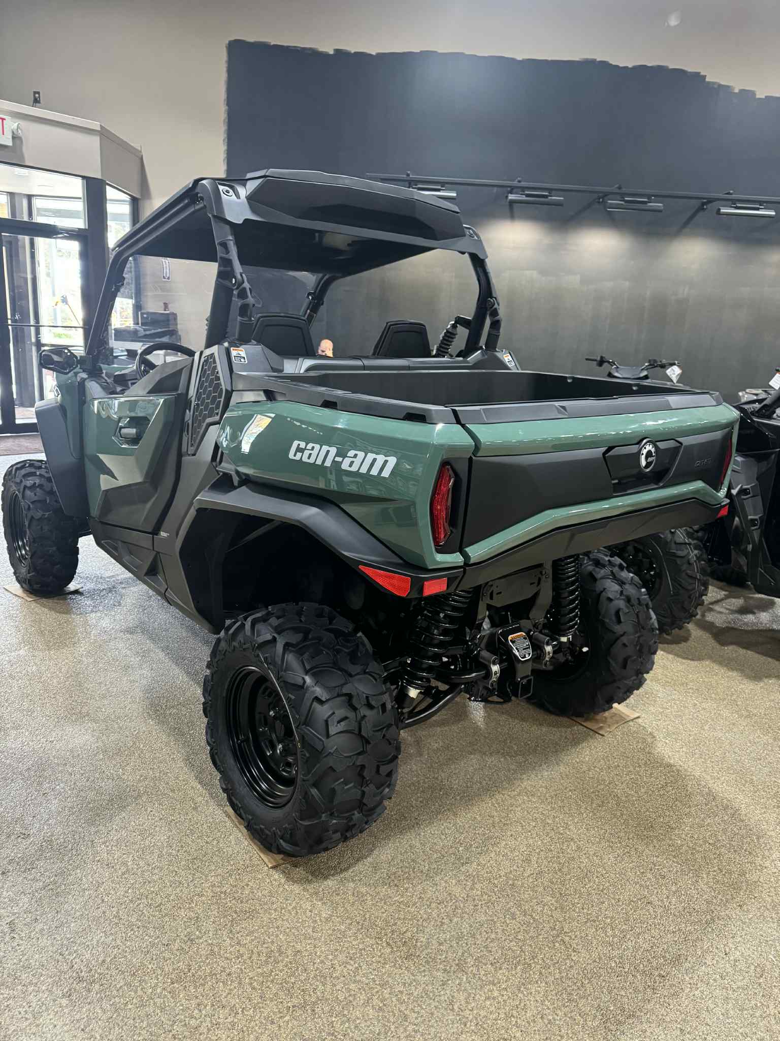 2026 Can-Am COMMANDER DPS 700 w/ACCESSORIES - Photo 6