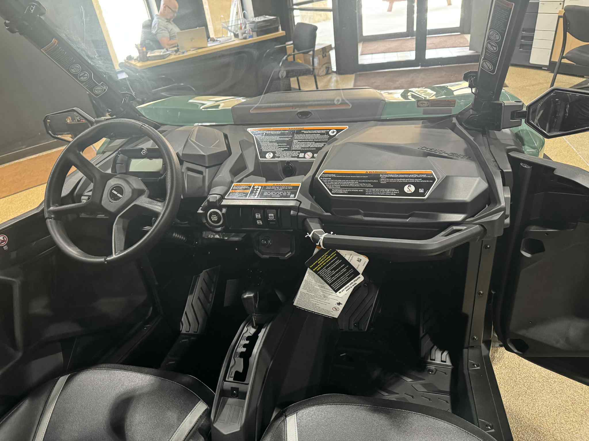 2026 Can-Am COMMANDER DPS 700 w/ACCESSORIES - Photo 7