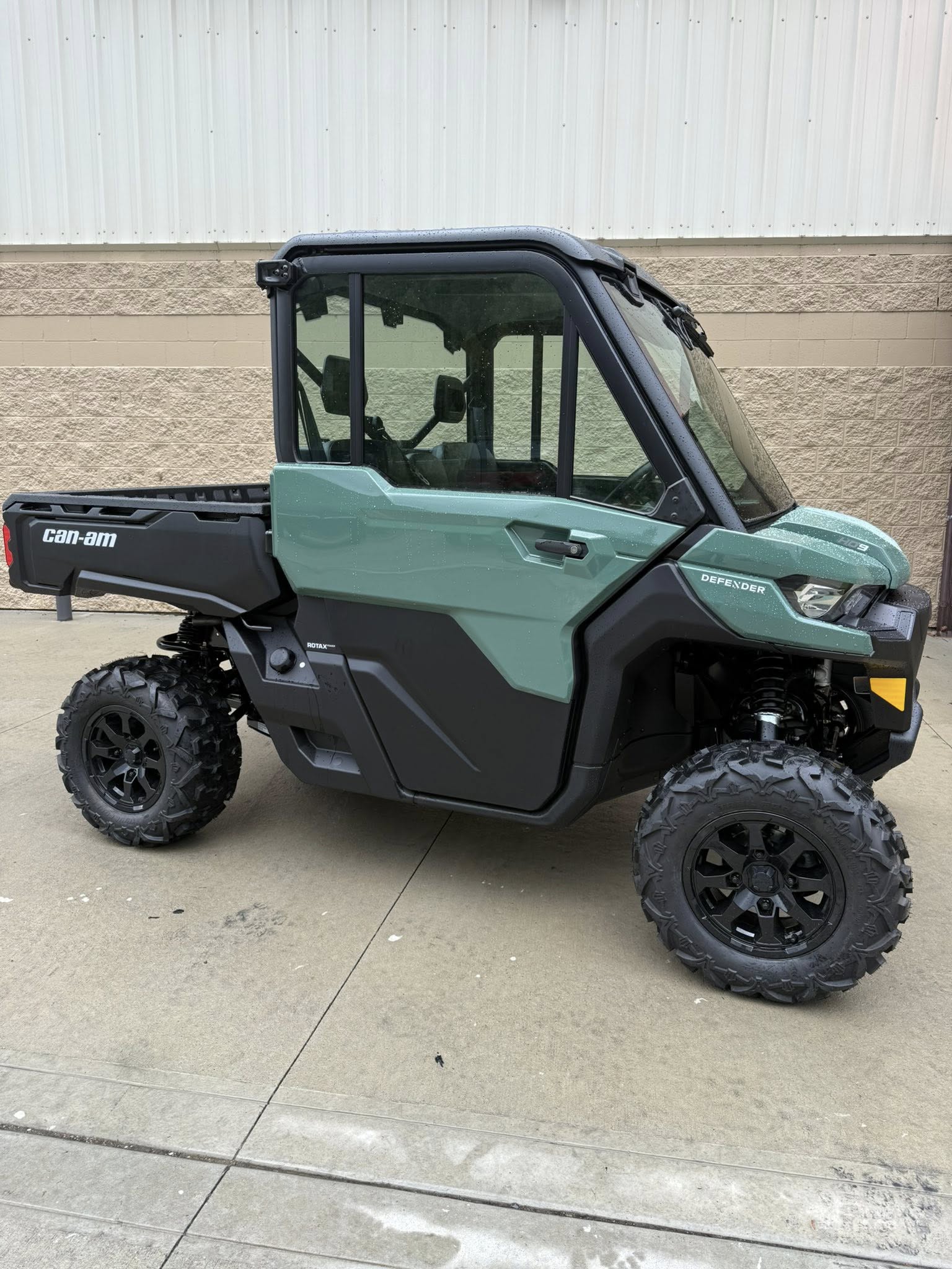 2026 Can-Am DEFENDER DPS CAB HD9