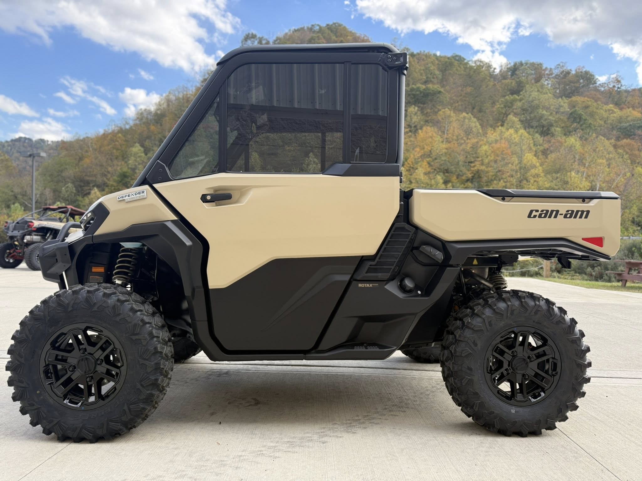 2026 Can-Am DEFENDER LIMITED HD11 - Photo 4