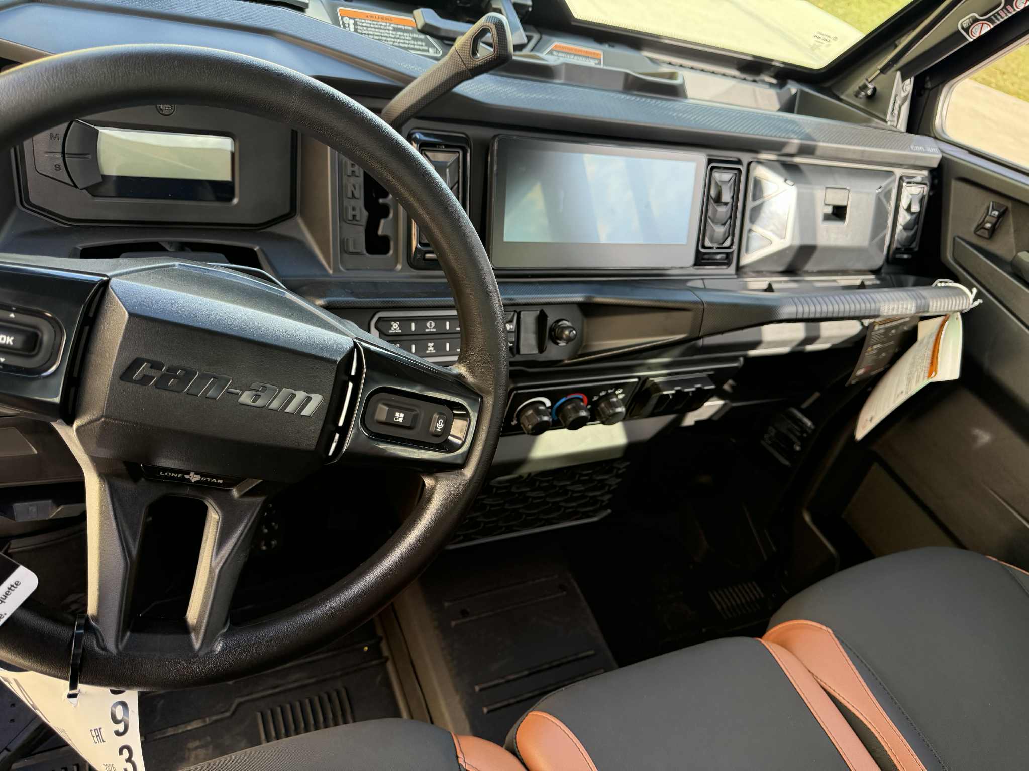 2026 Can-Am DEFENDER MAX LONESTAR CAB HD 11 - Photo 6