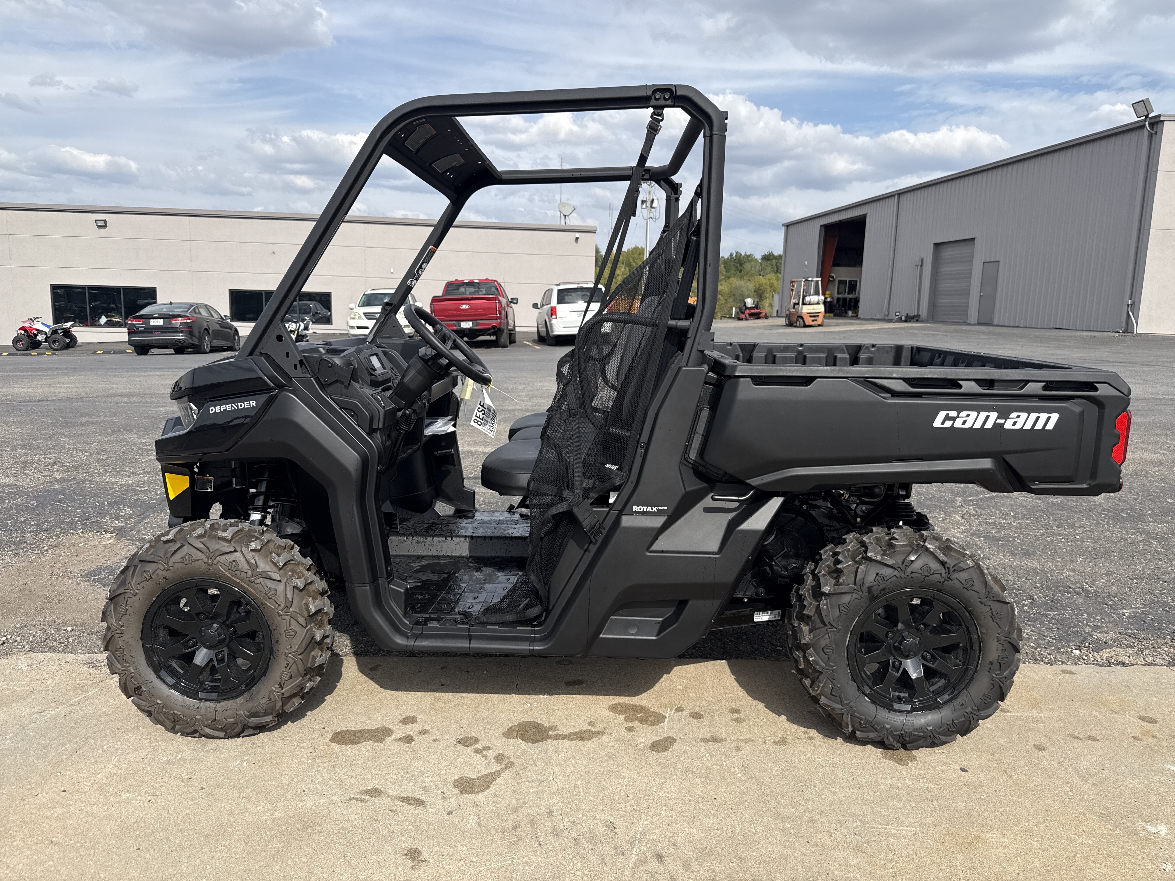 2025 Can-Am Defender HD9 - Photo 2