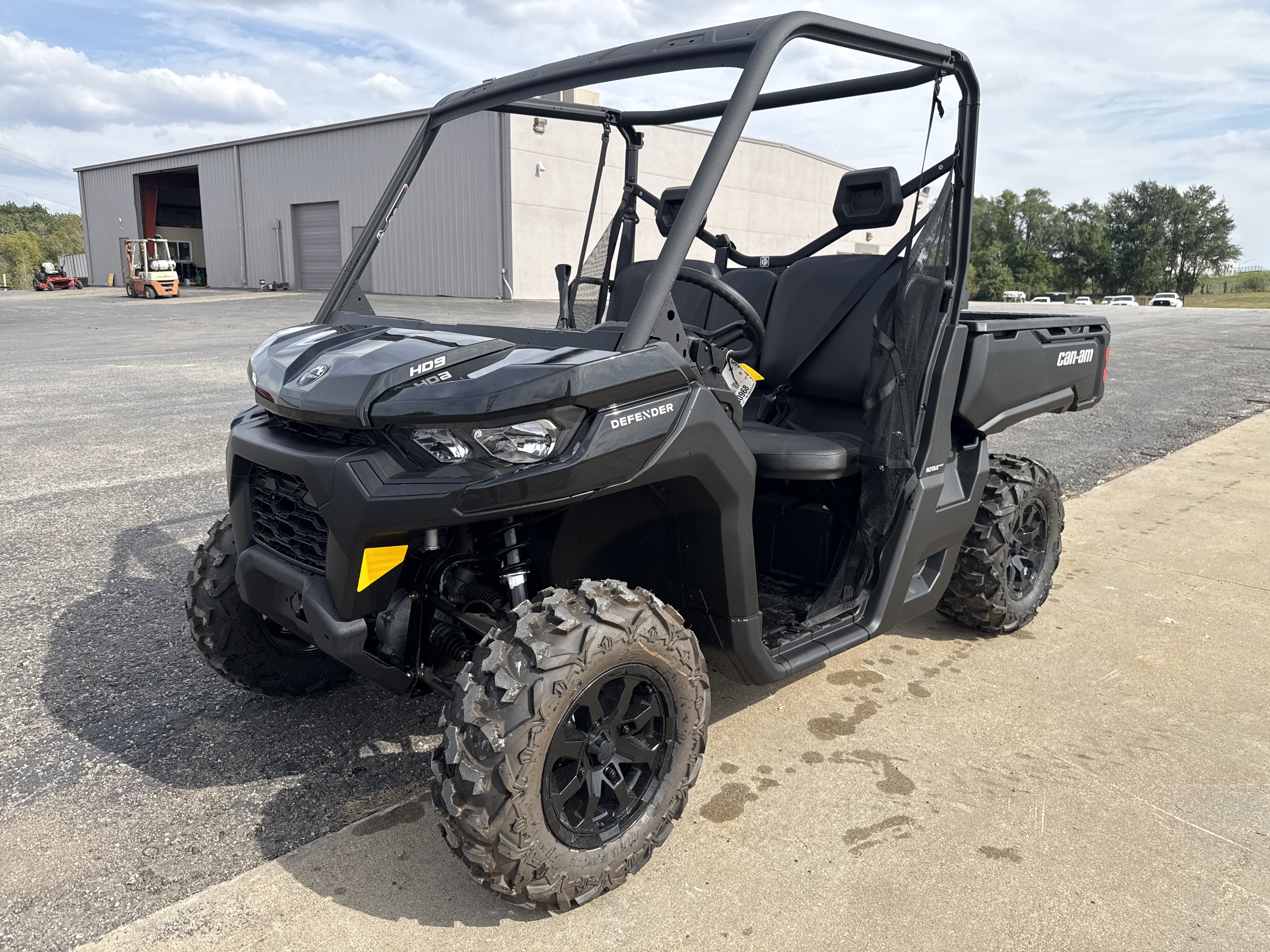 2025 Can-Am Defender HD9