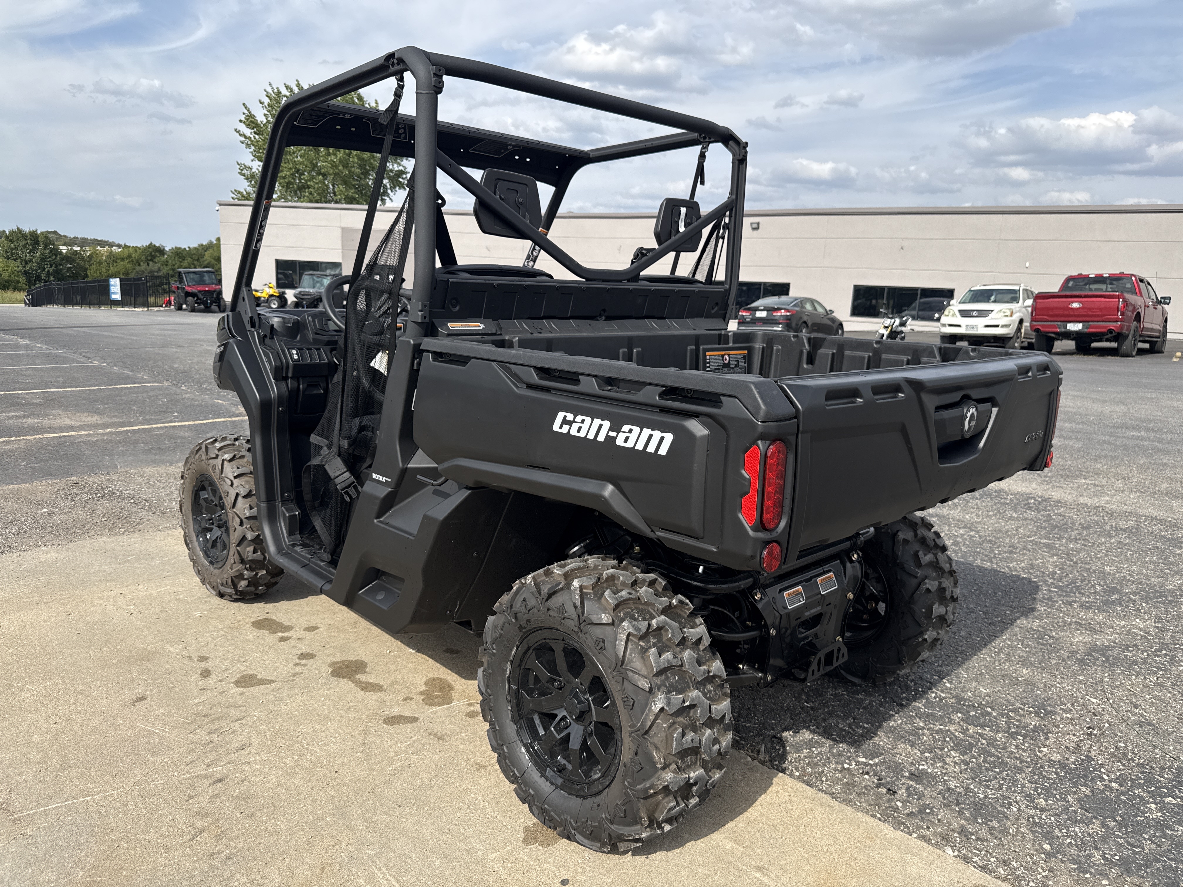 2025 Can-Am Defender HD9 - Photo 3