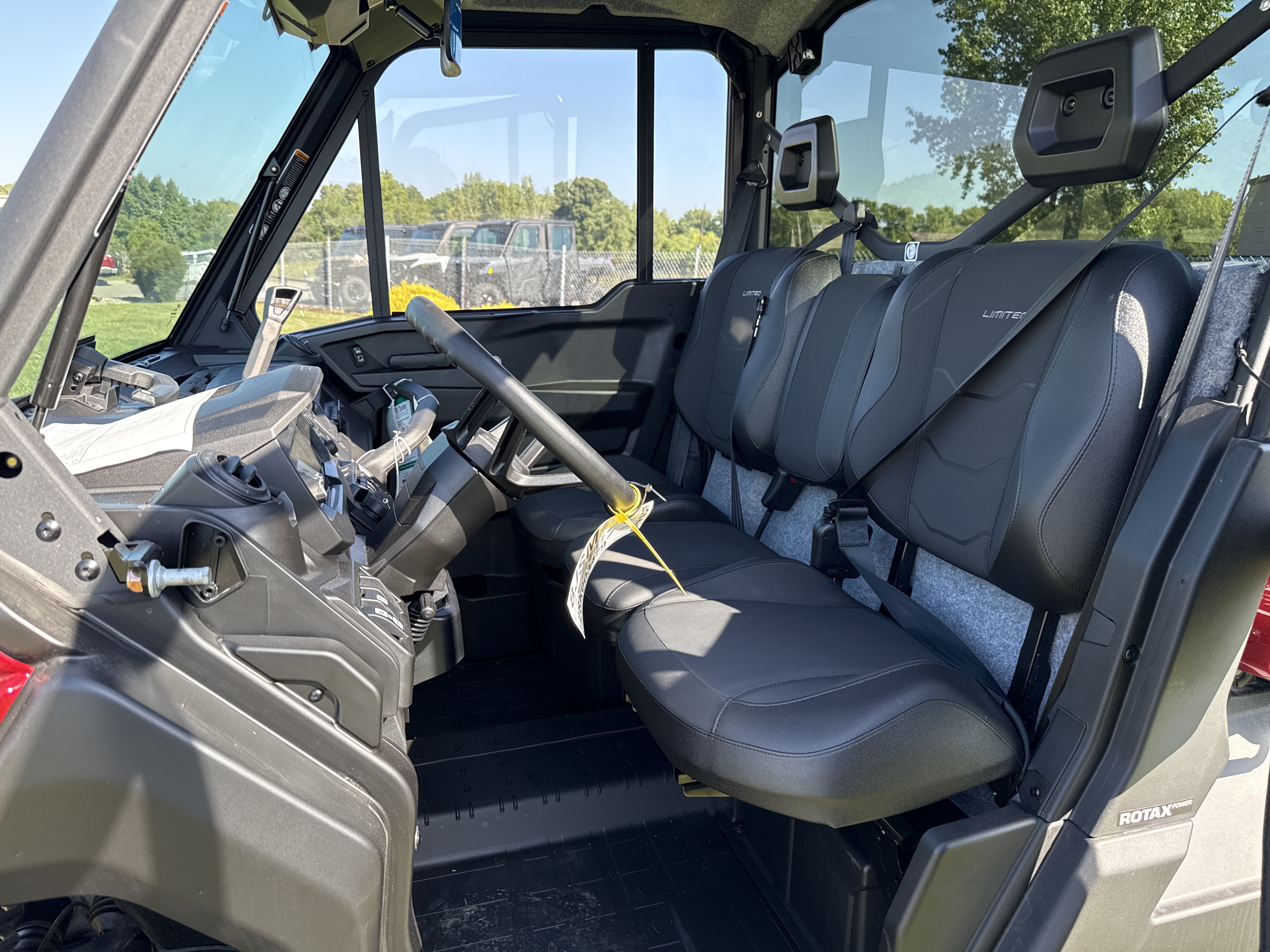 2025 Can-Am Defender Limited HD10 - Photo 6