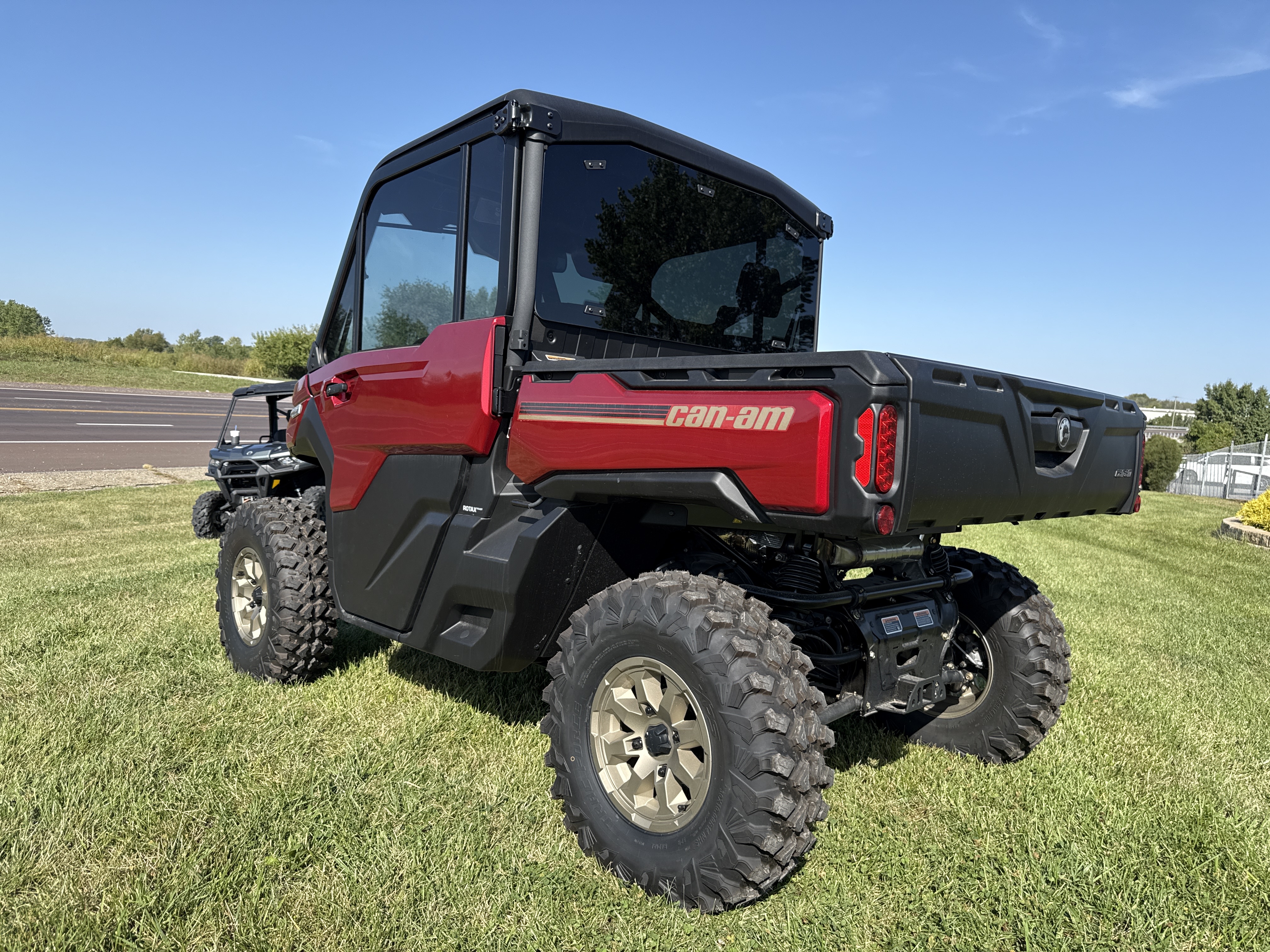 2025 Can-Am Defender Limited HD10 - Photo 3