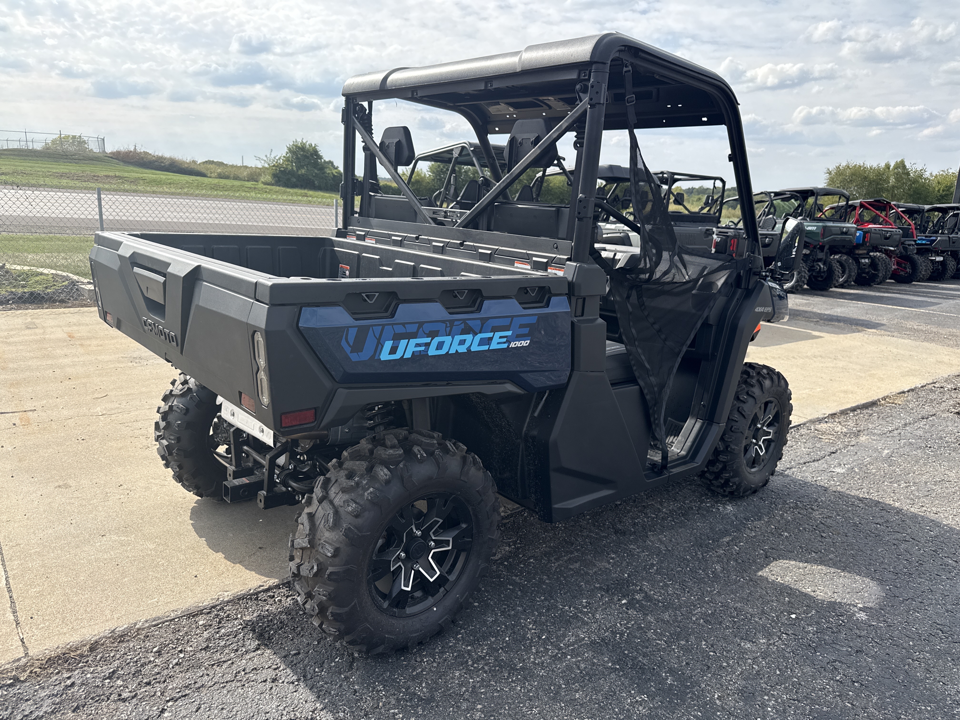 2025 CFMOTO UFORCE 1000 - Photo 4