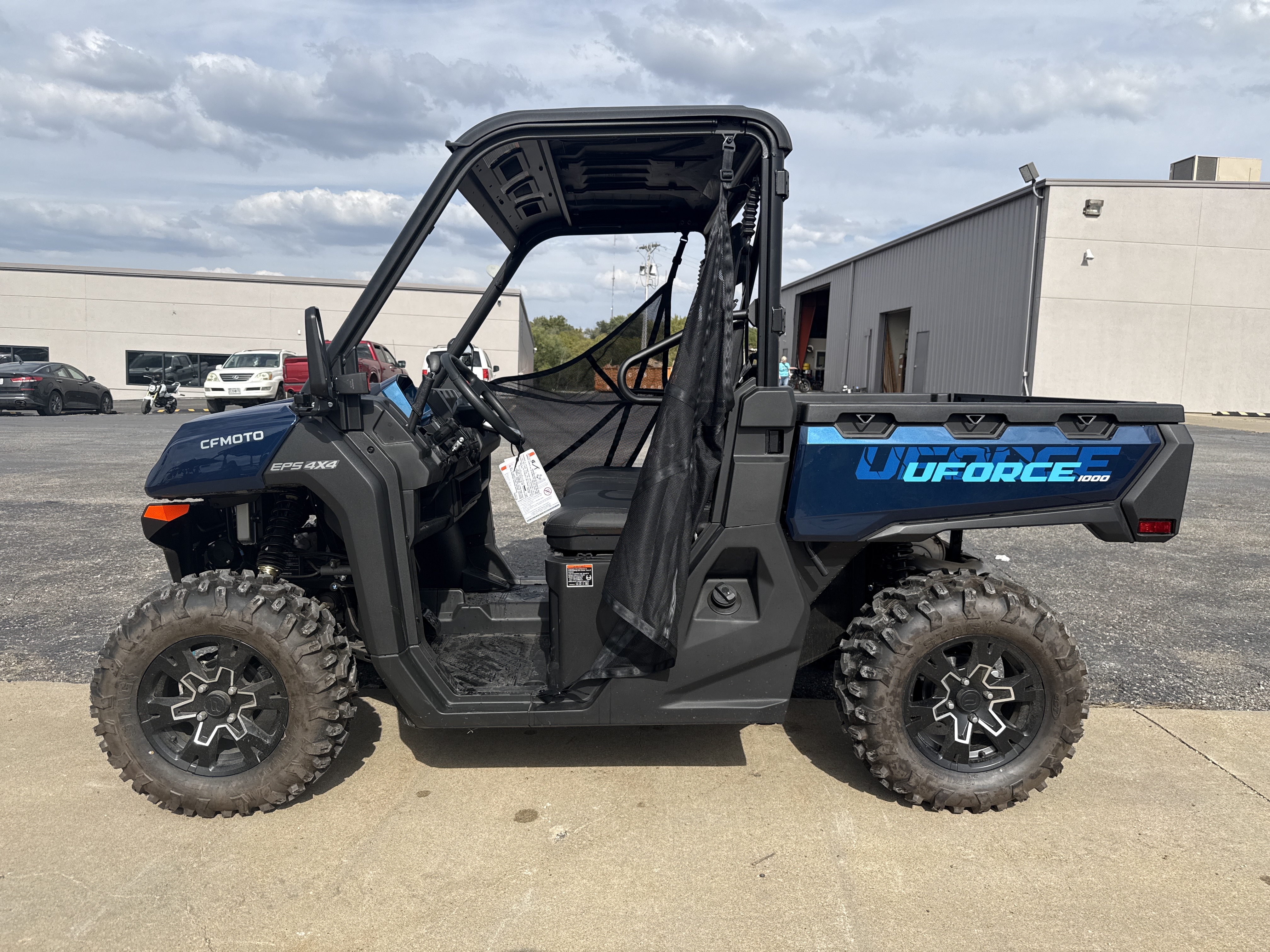 2025 CFMOTO UFORCE 1000 - Photo 2