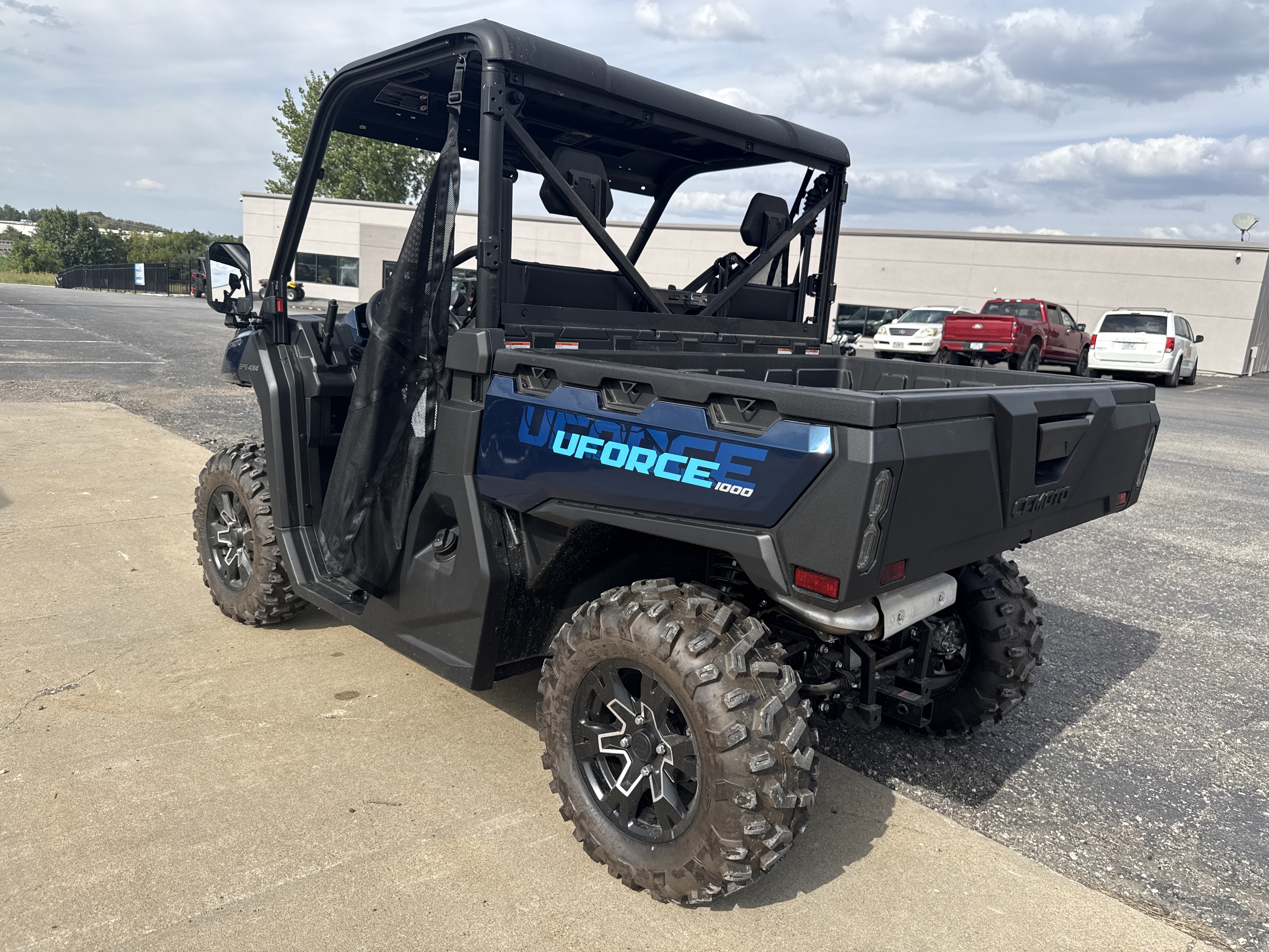 2025 CFMOTO UFORCE 1000 - Photo 3