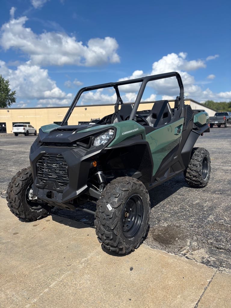 2023 Can-Am Commander DPS 700
