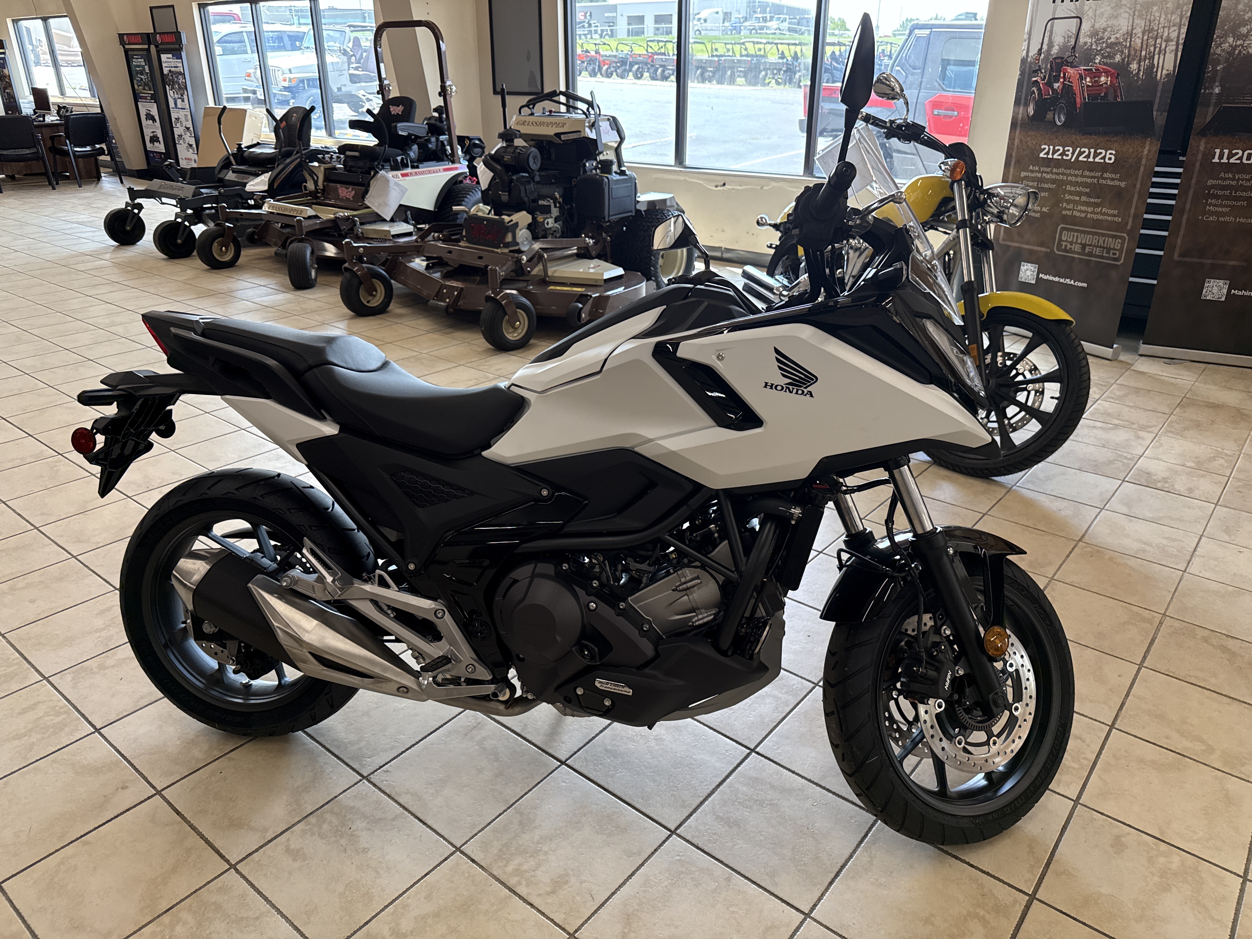 2025 Honda NC750X - Photo 2