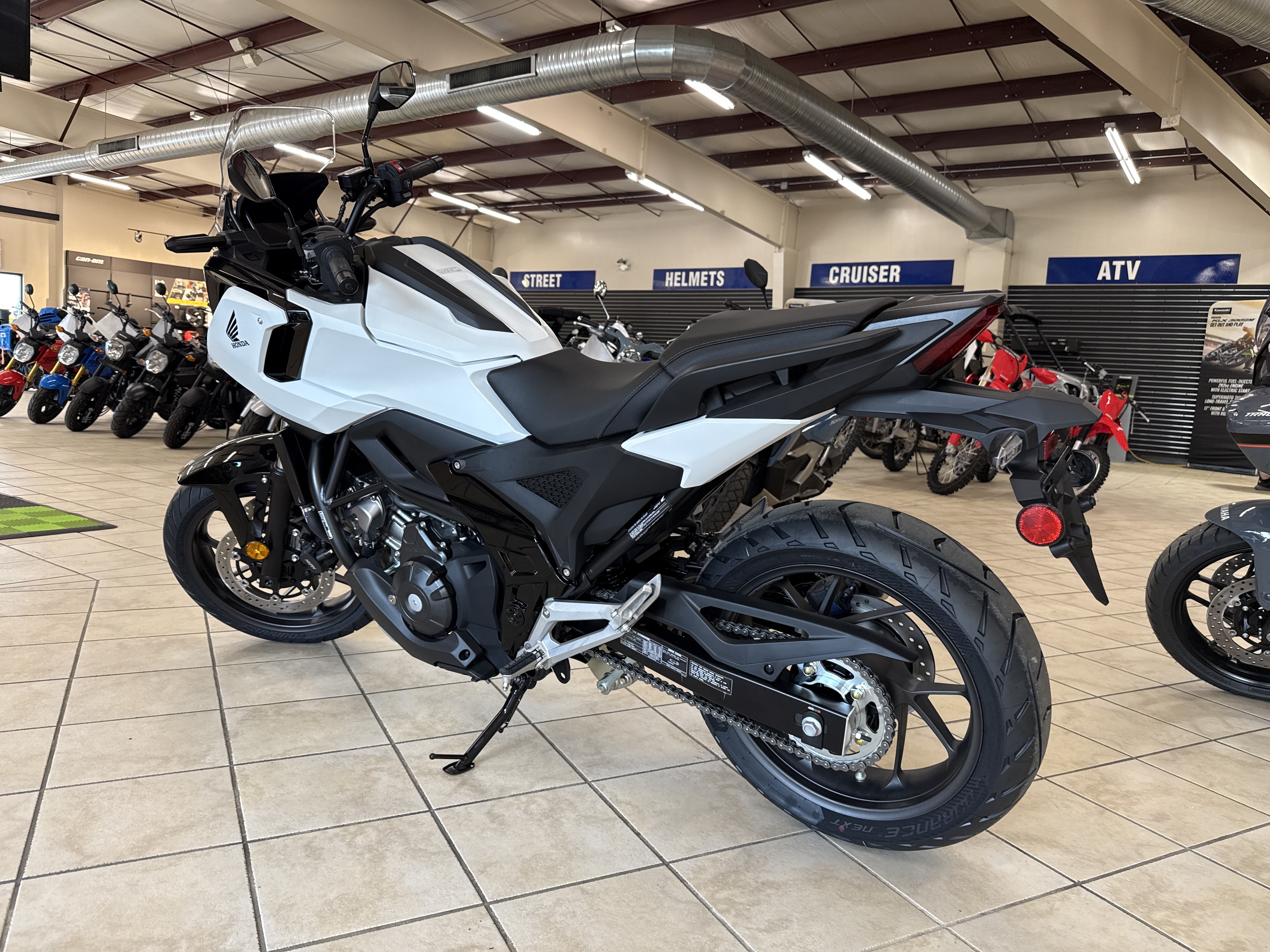 2025 Honda NC750X - Photo 3