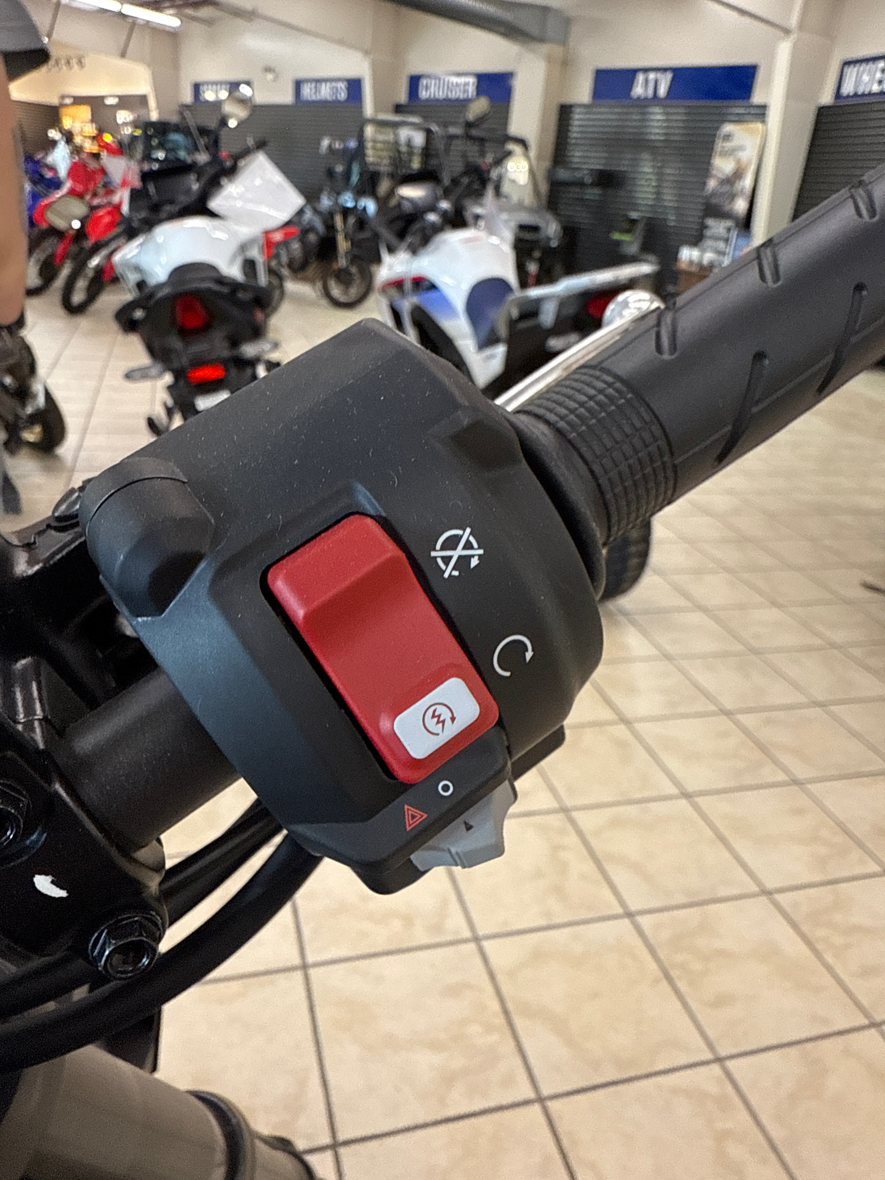 2025 Honda CB750 - Photo 7