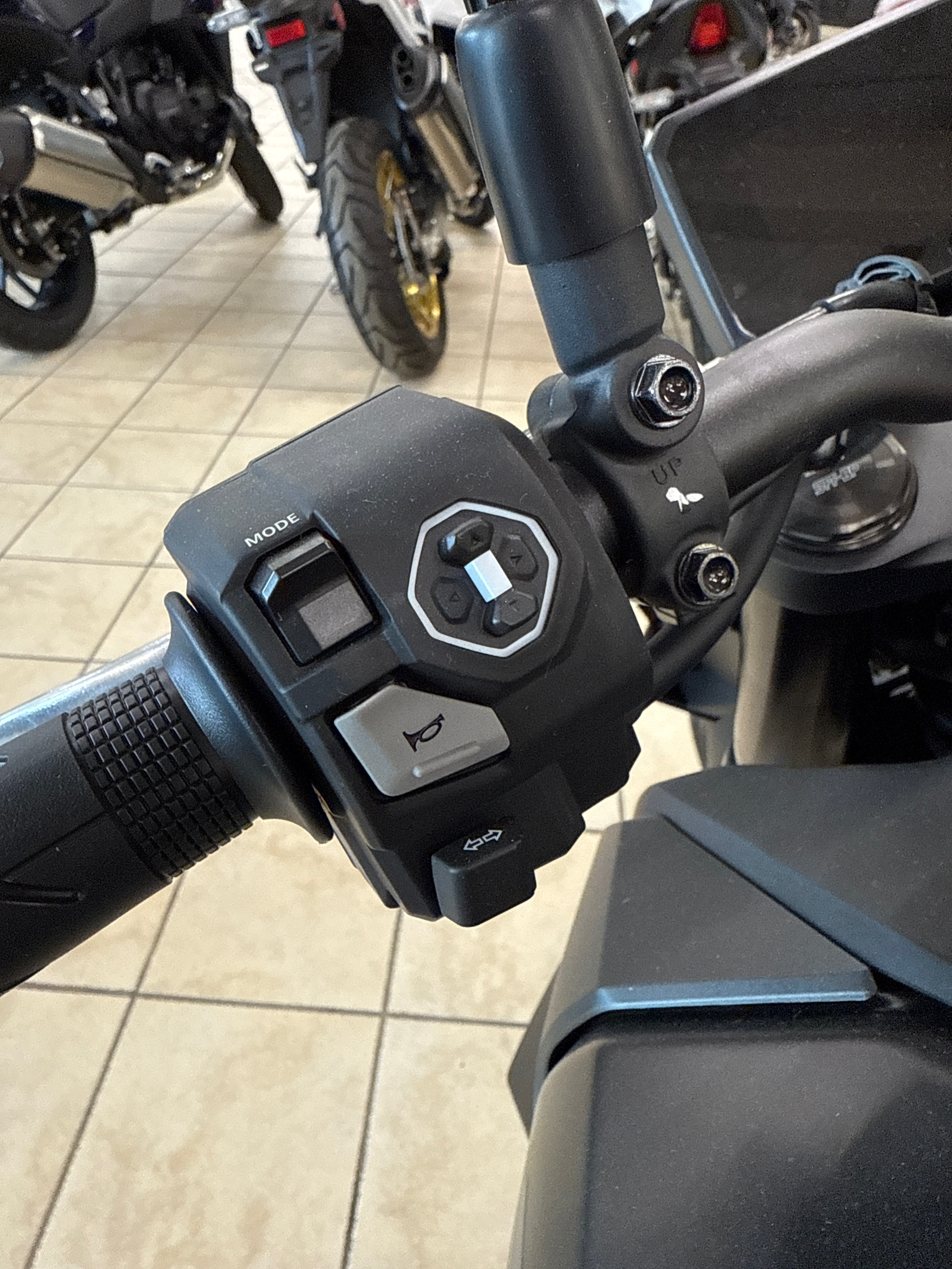2025 Honda CB750 - Photo 5