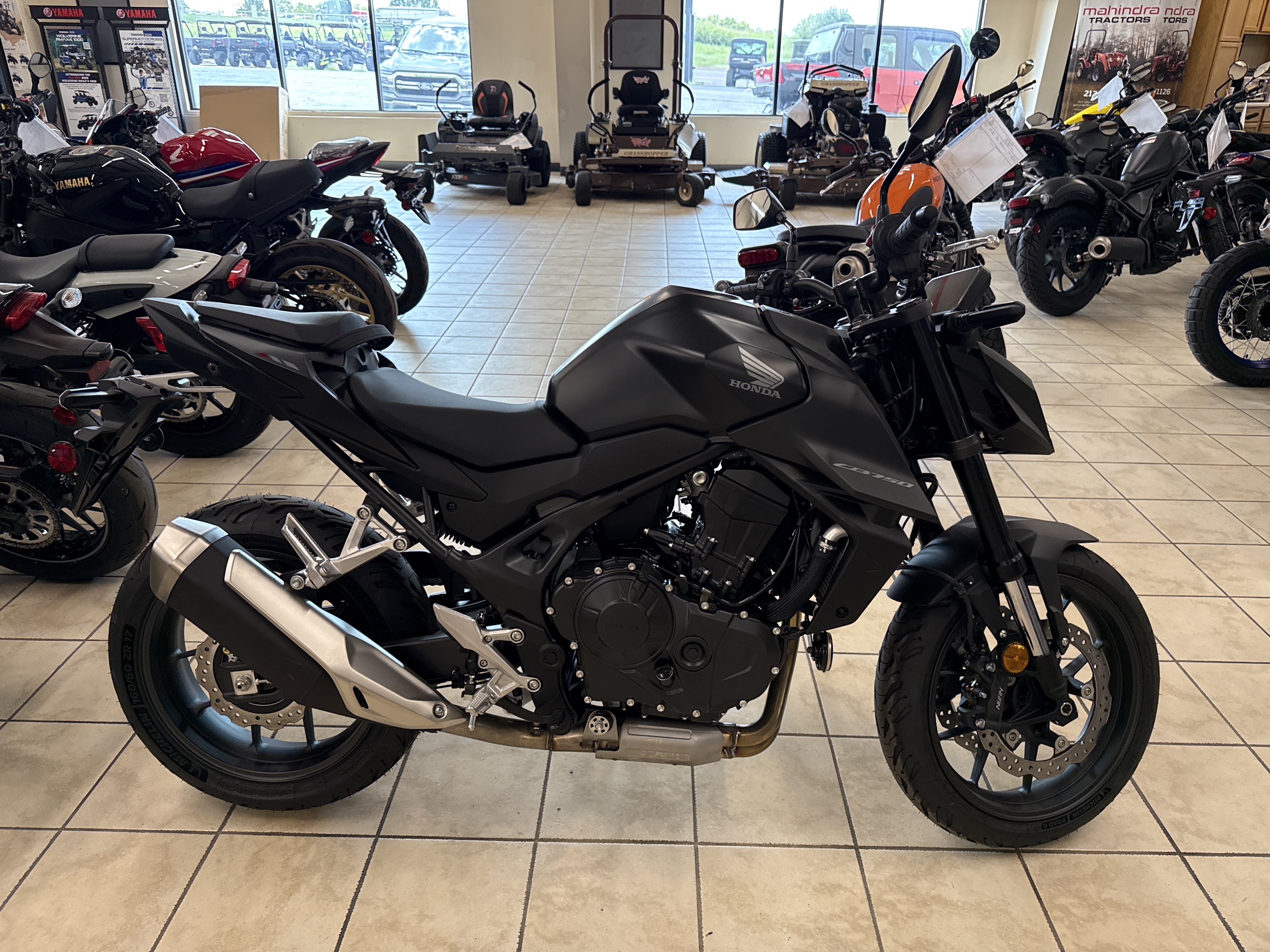 2025 Honda CB750 - Photo 2