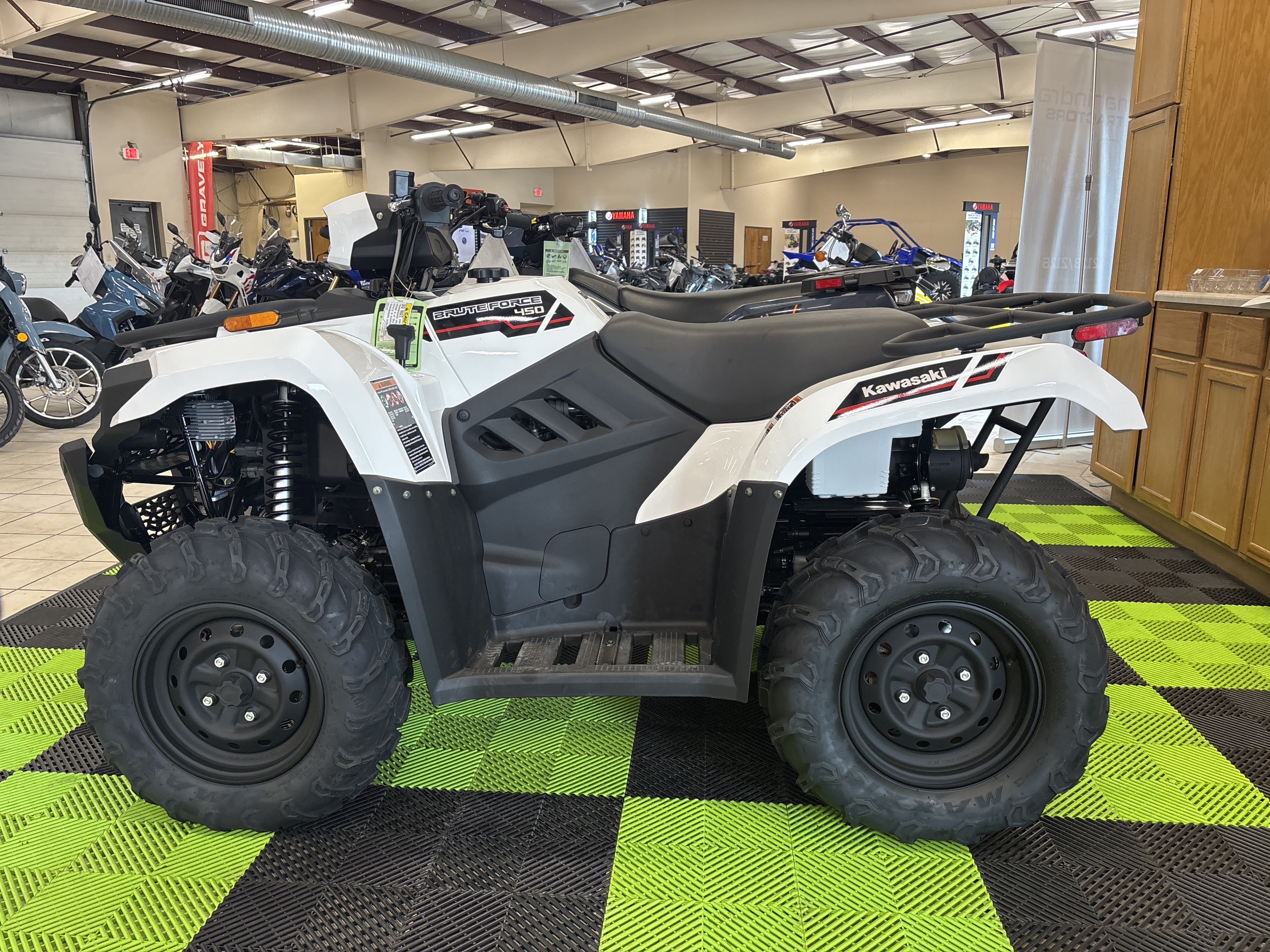 2025 Kawasaki Brute Force 450 4x4 - Photo 3